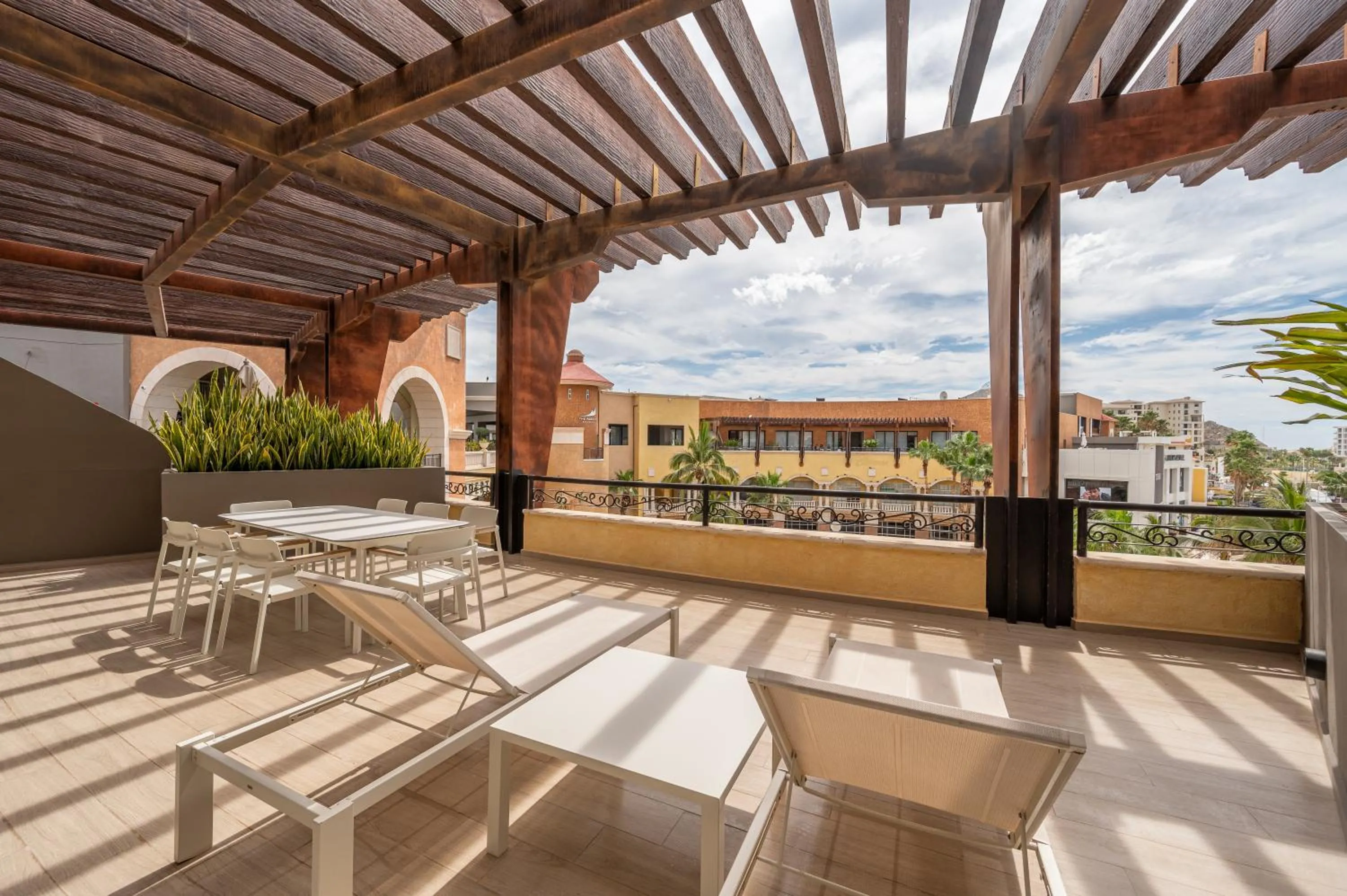 Balcony/Terrace in Paraiso Residences Marina Cabo by Capitalia