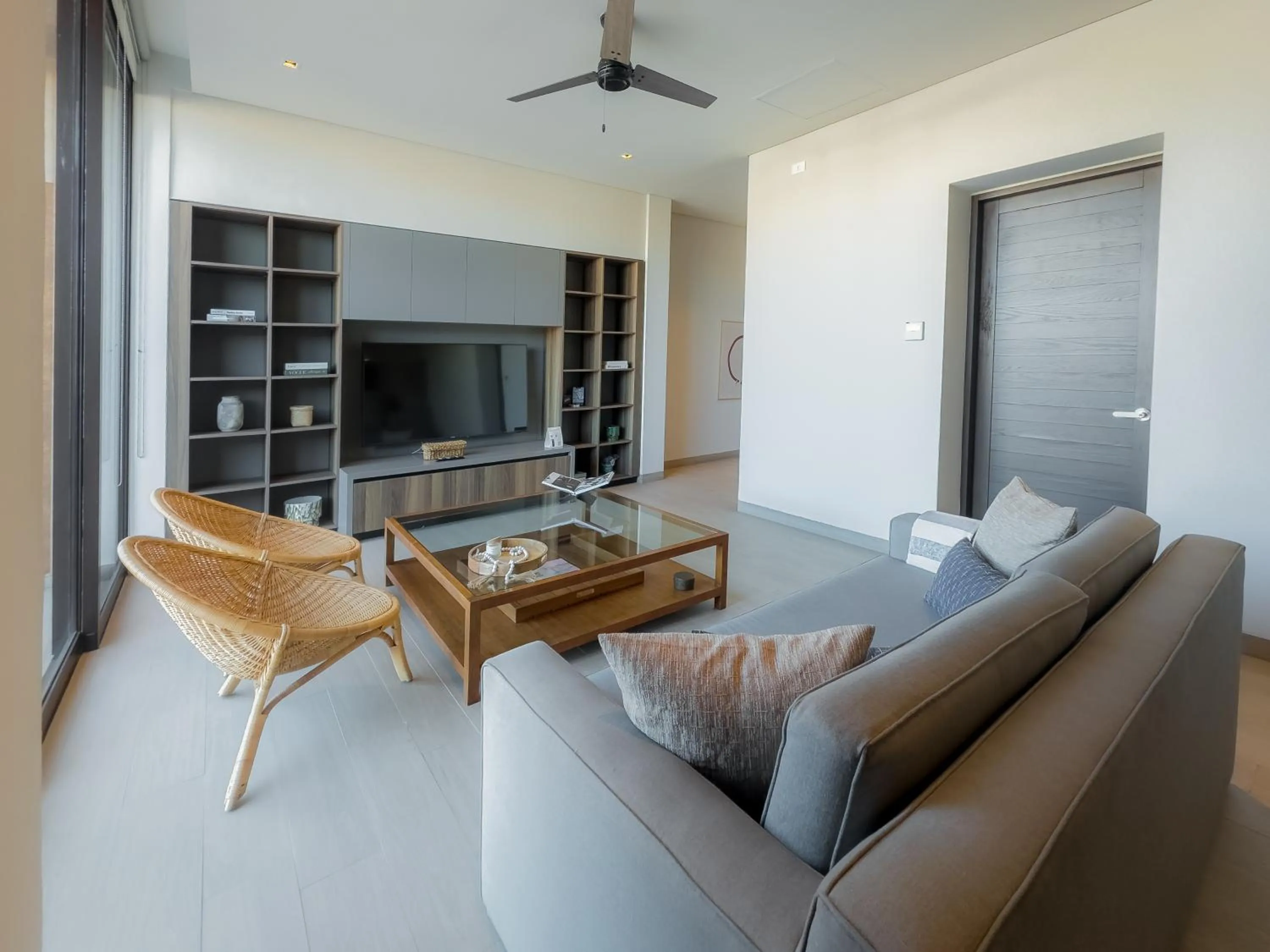 Living room in Paraiso Residences Marina Cabo by Capitalia