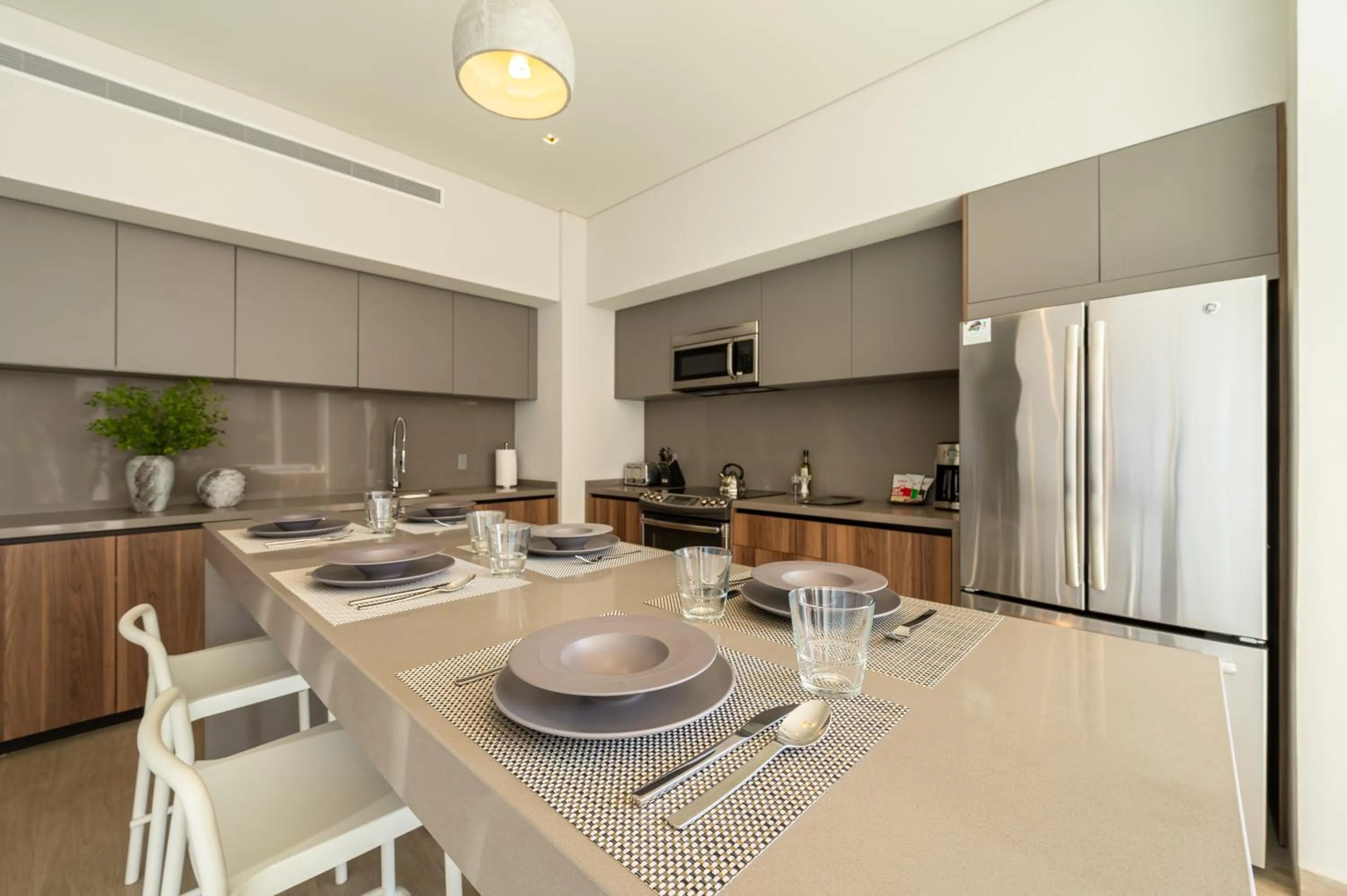 Dining area in Paraiso Residences Marina Cabo by Capitalia