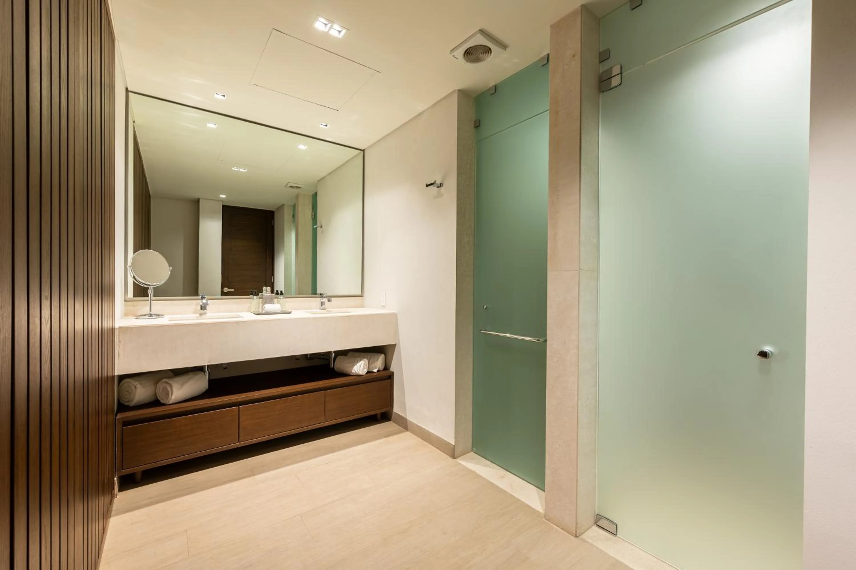 Bathroom in Paraiso Residences Marina Cabo by Capitalia