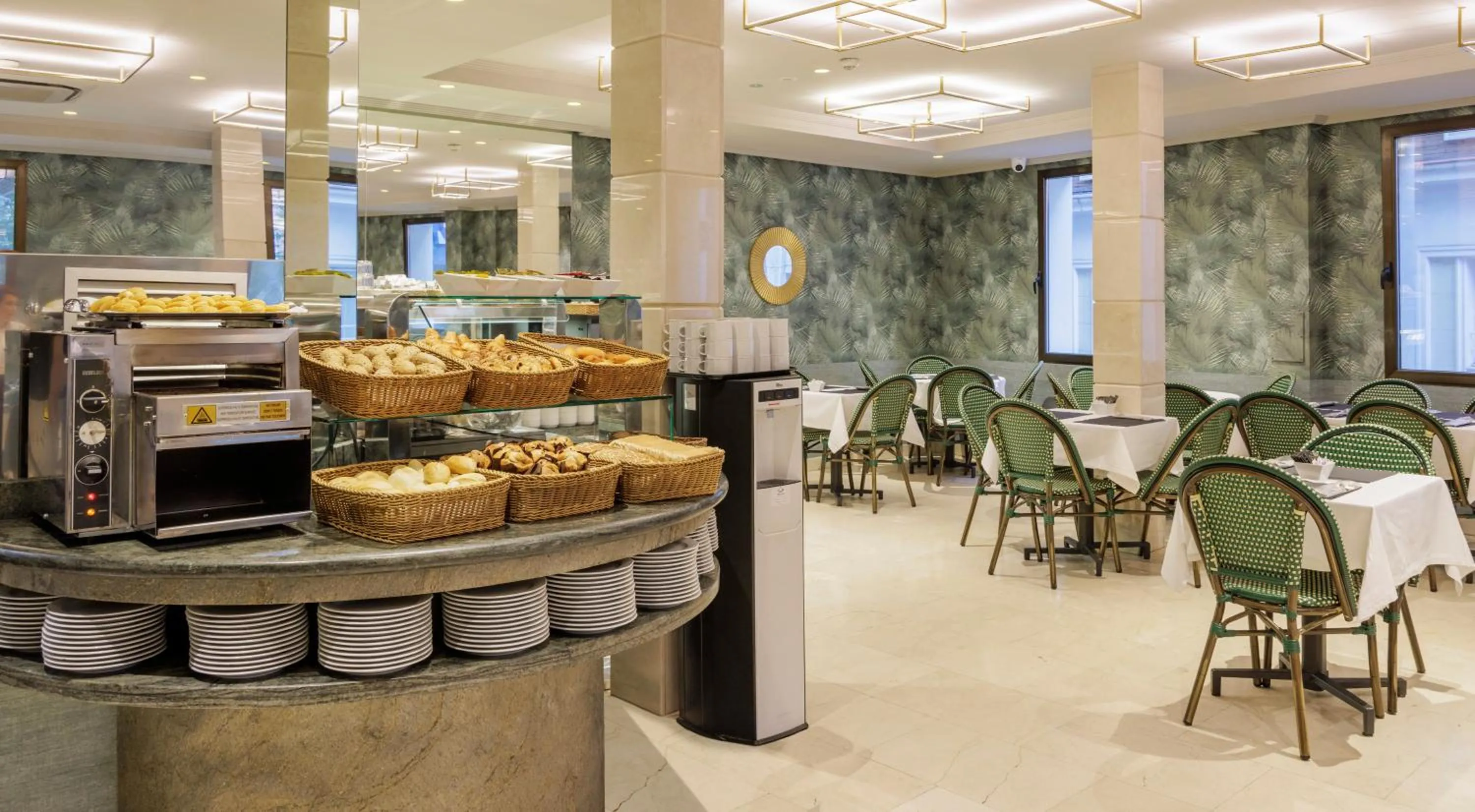 Buffet breakfast in Regente Hotel