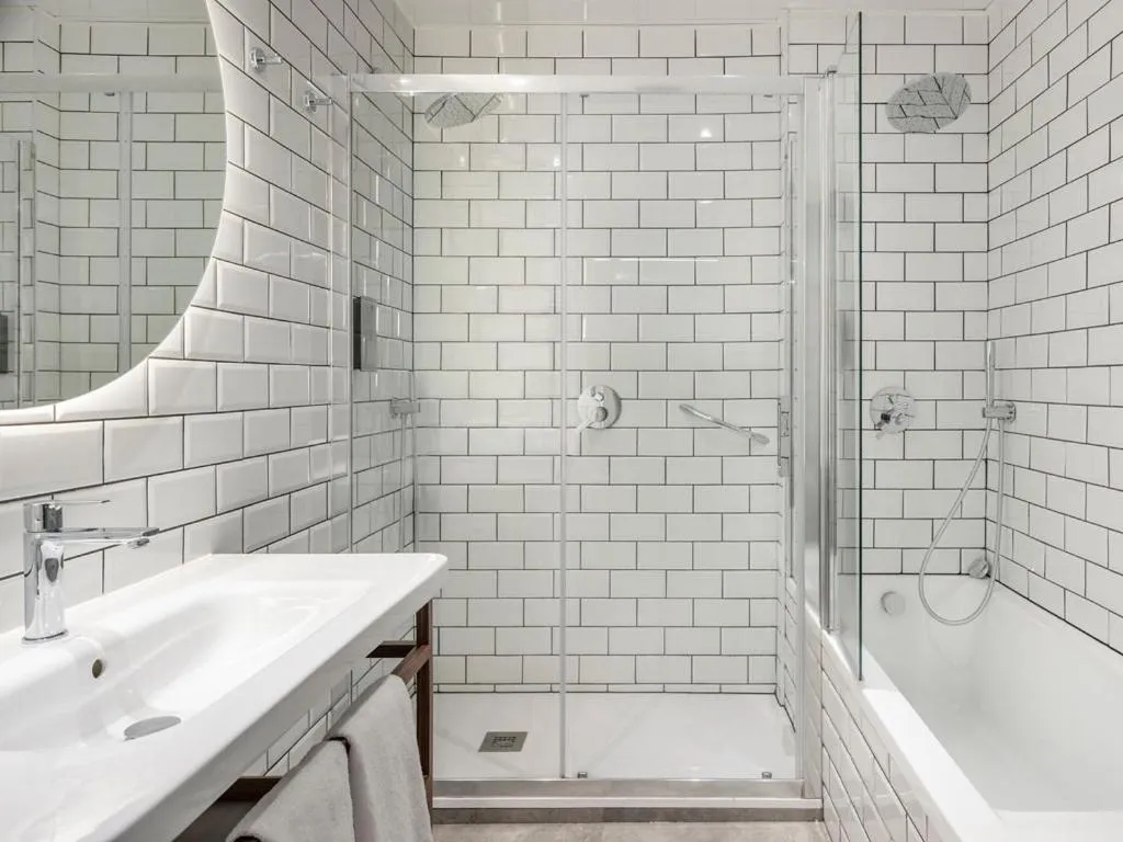 Shower in Regente Hotel