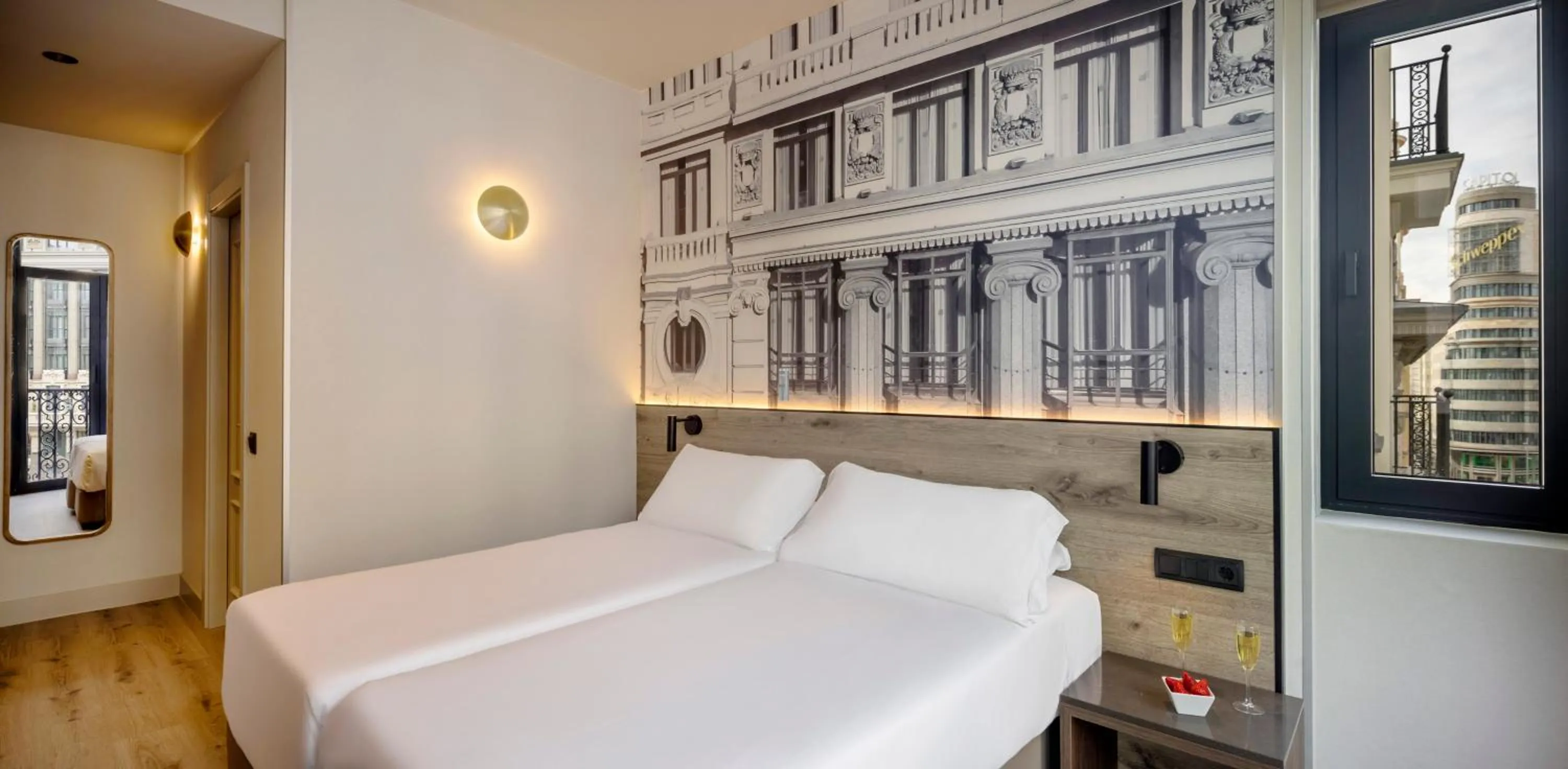 Bedroom, Bed in Regente Hotel