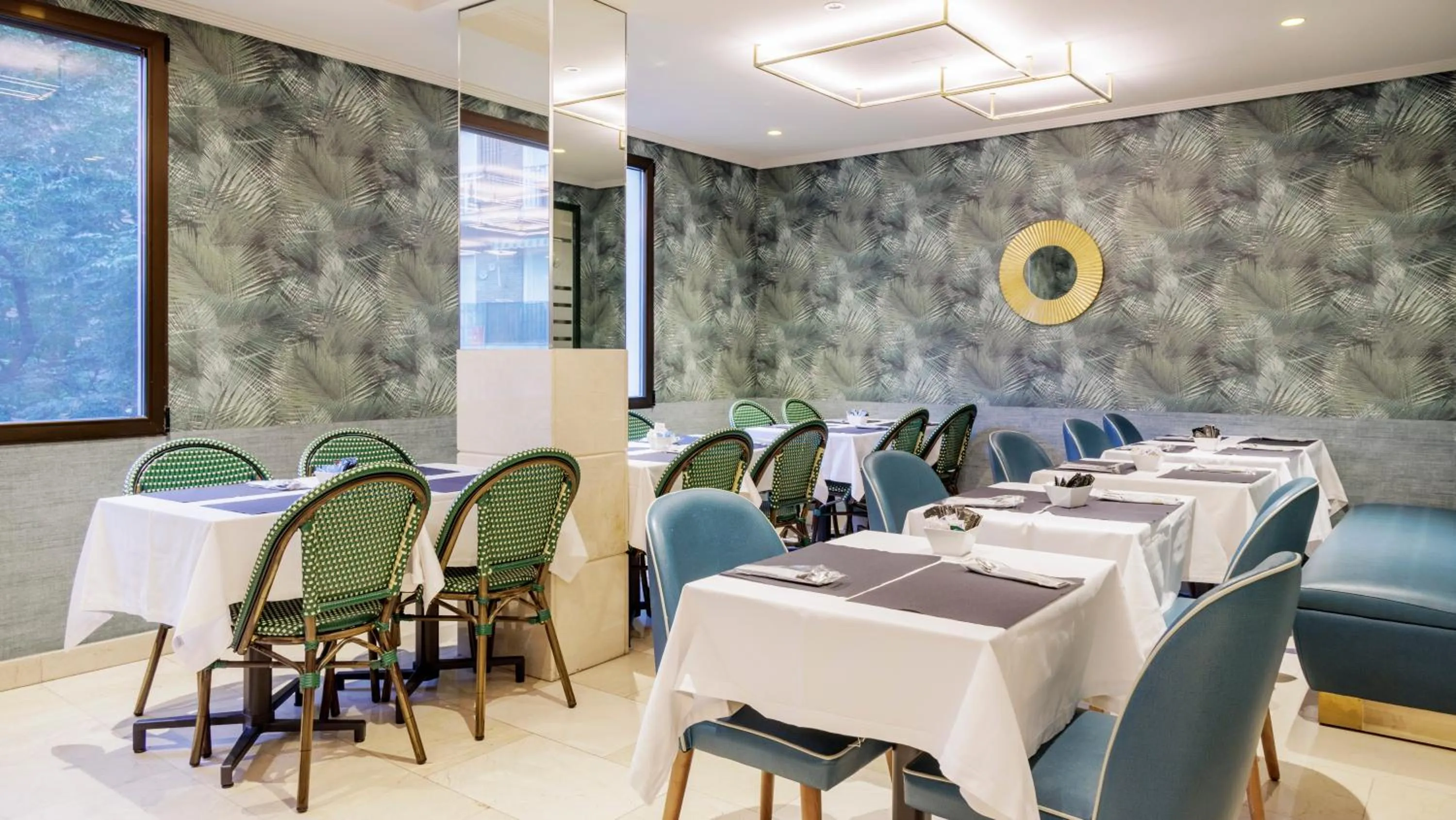 Restaurant/places to eat in Regente Hotel