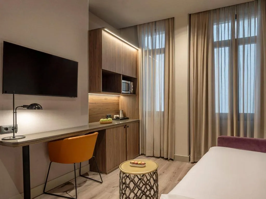 TV and multimedia, Bed in Regente Hotel