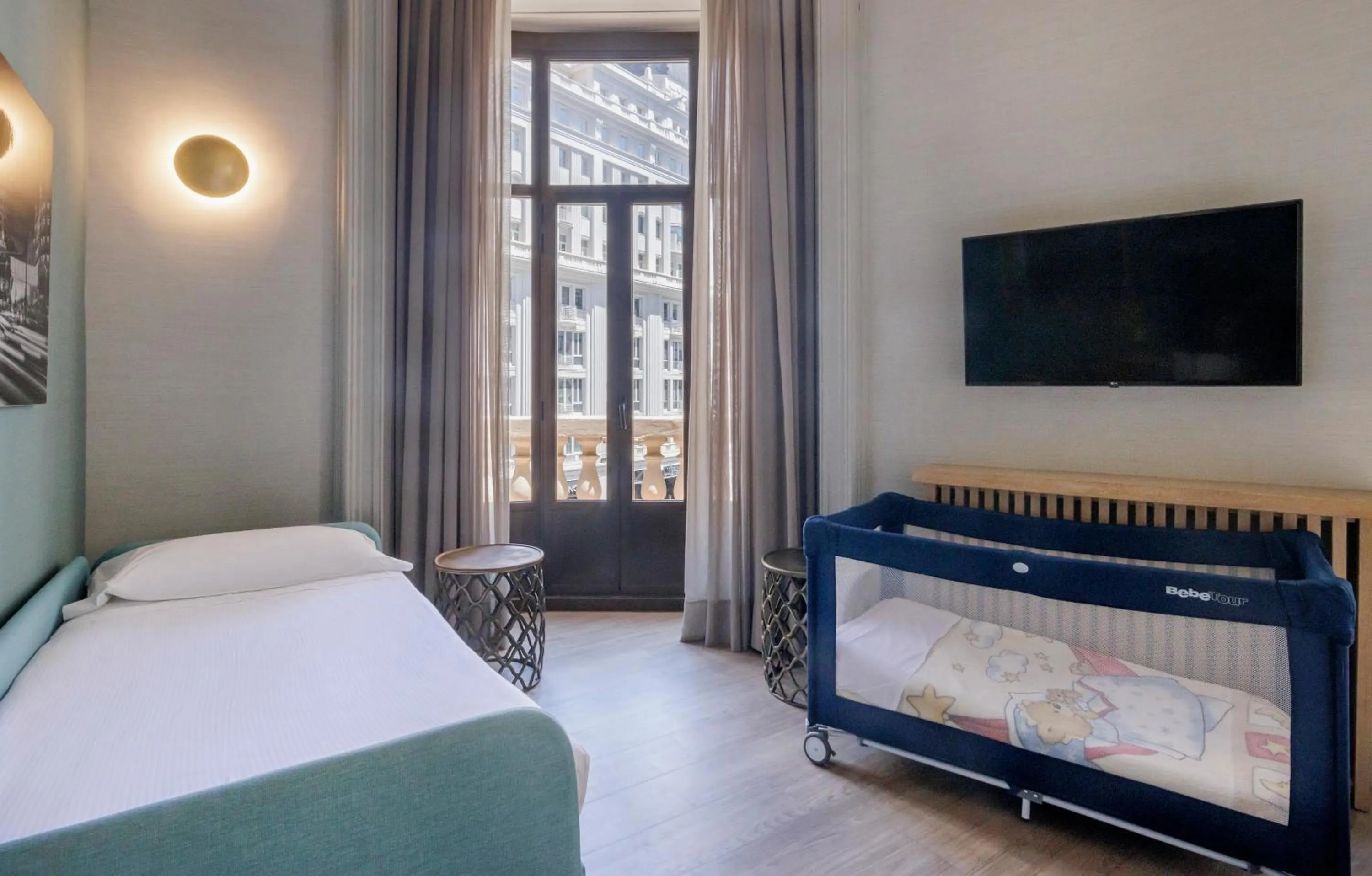 cot, Bed in Regente Hotel