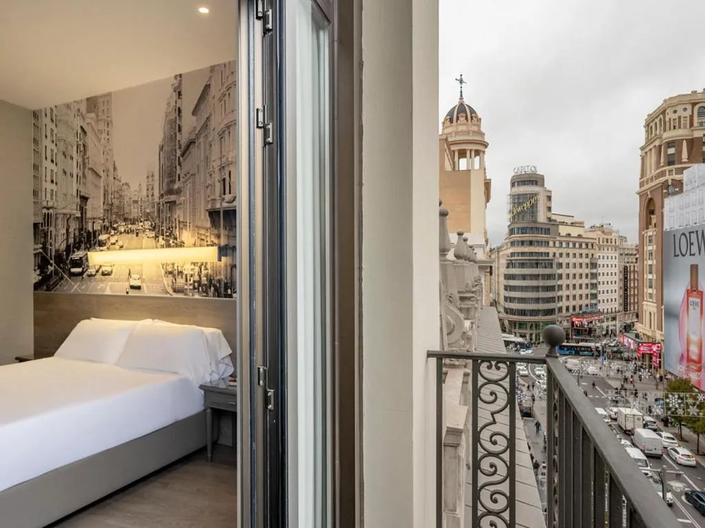 Balcony/Terrace, Bed in Regente Hotel