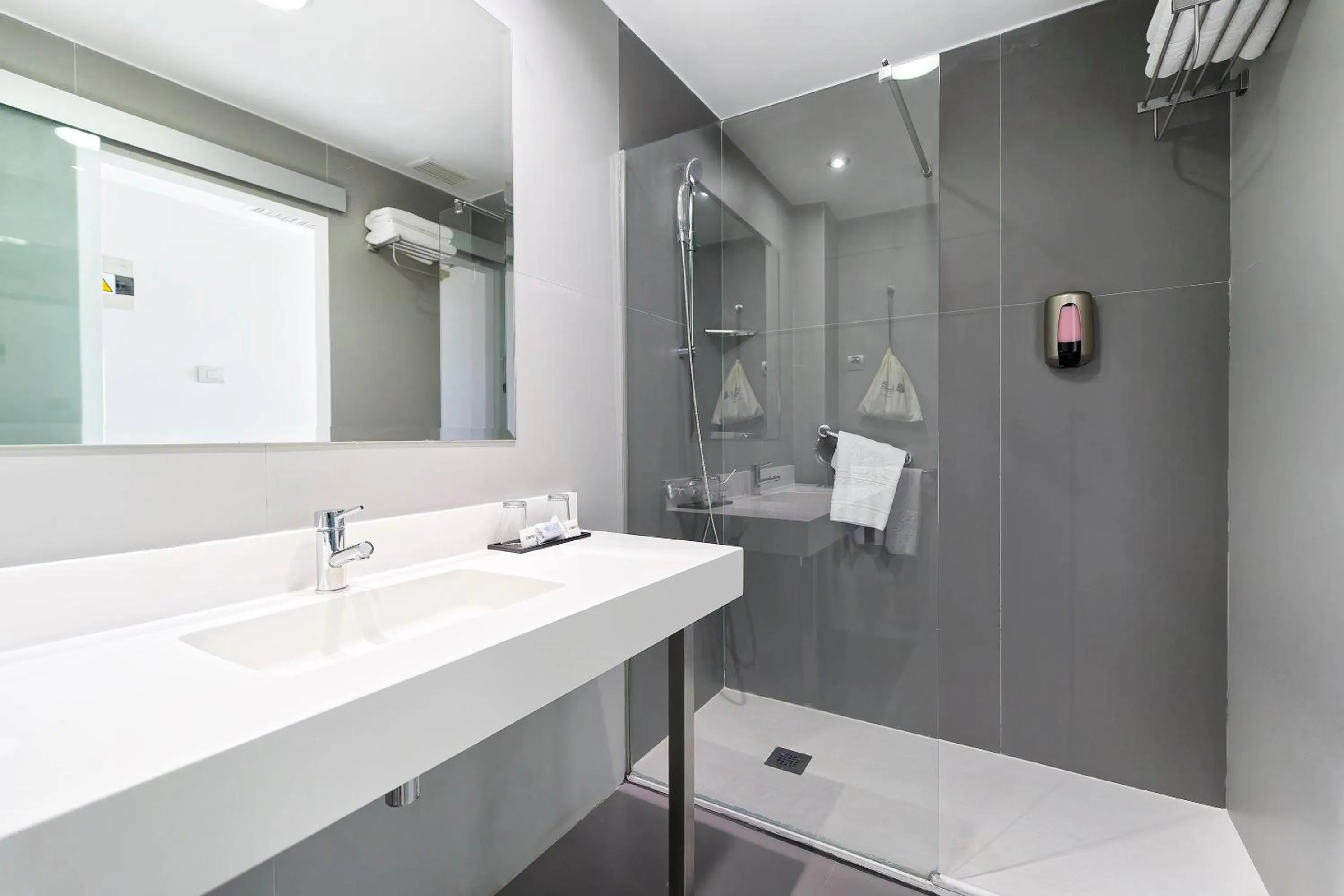 Shower in Hotel Caserio