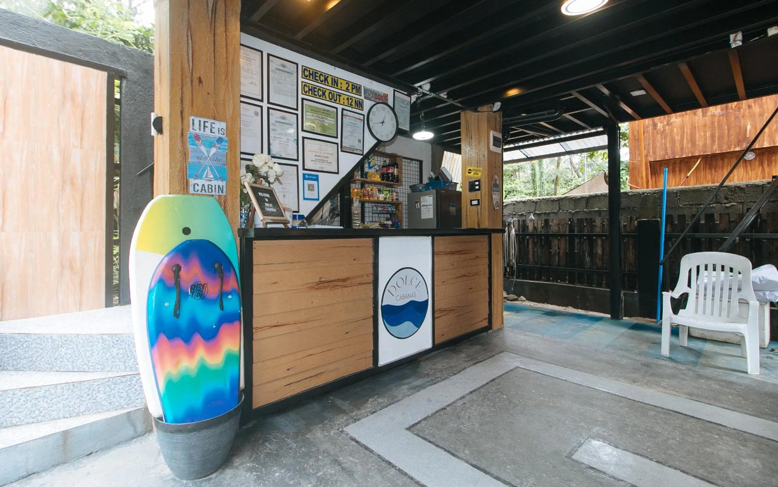 Lobby or reception in RedDoorz @ Dolce Cabanas Beach Resort