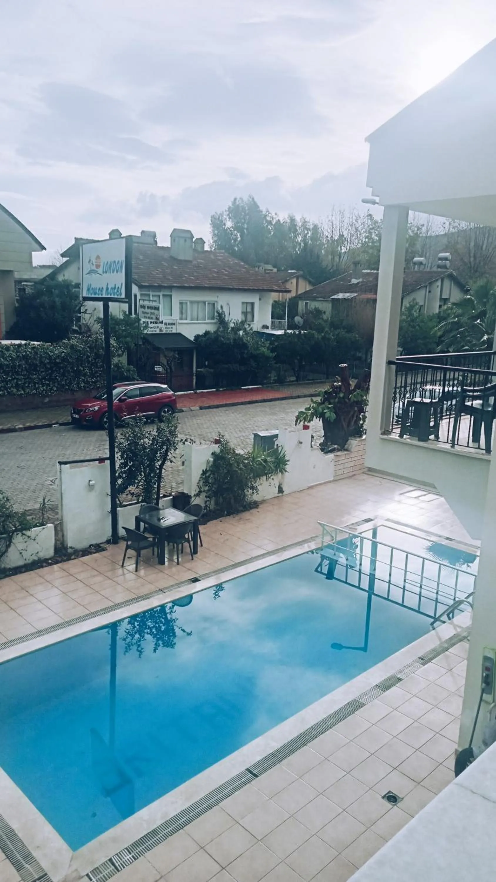 Pool view in London House Hotel