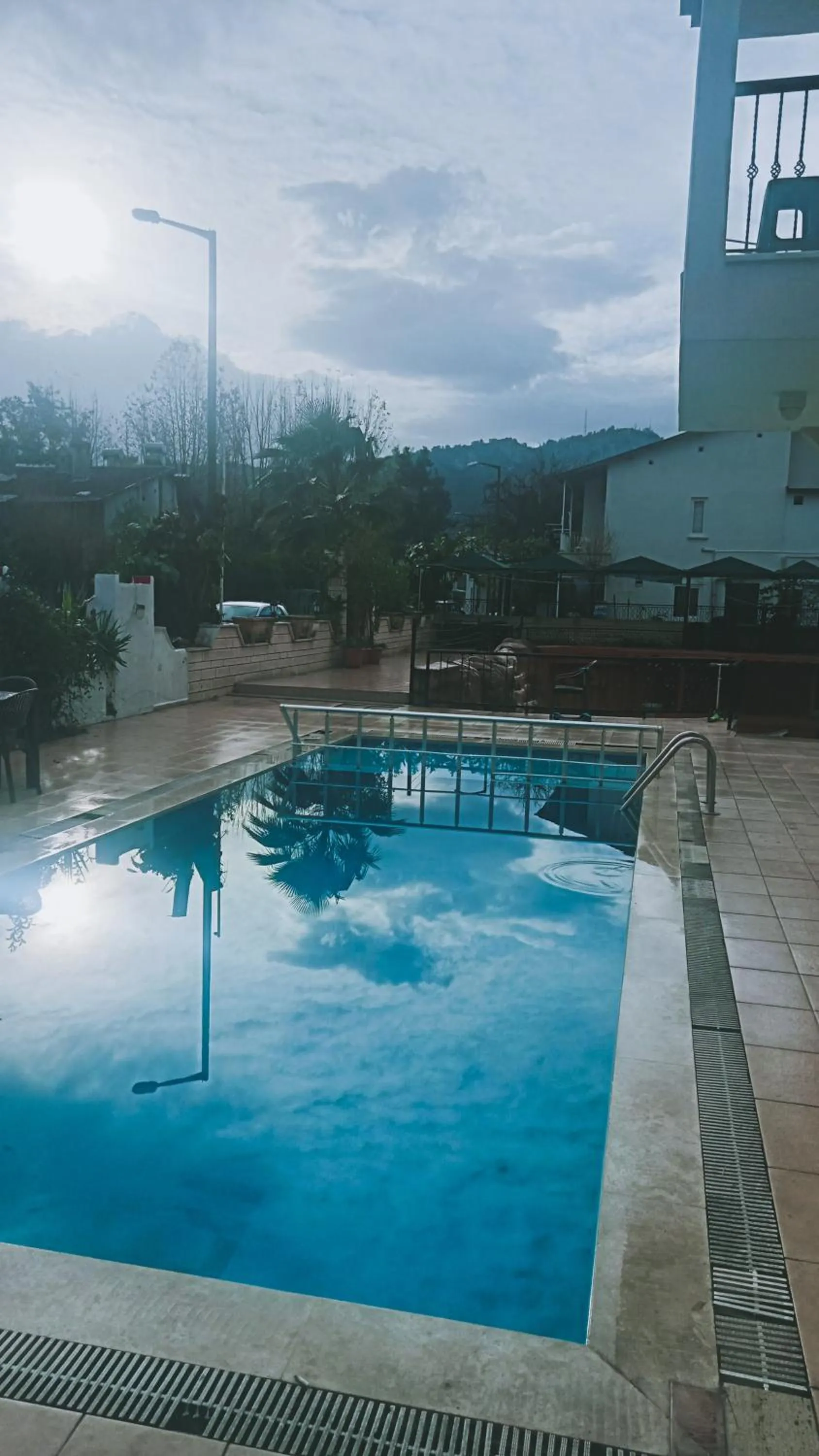 Pool view in London House Hotel