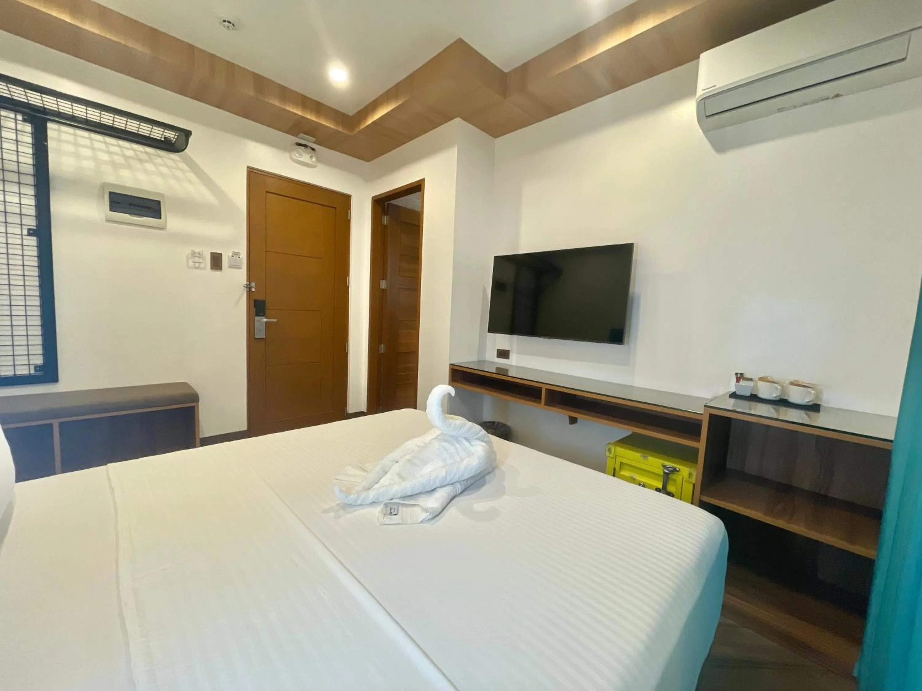 Bed in Lighthouse Point Hotel