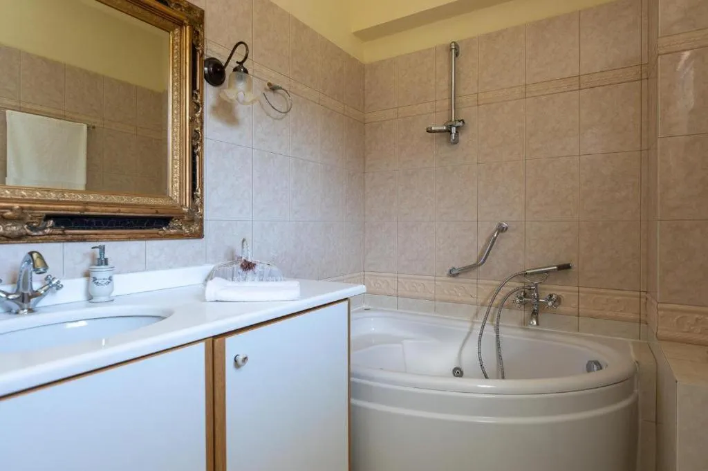 Rafkos Mansion with Private Pool and Amazing View