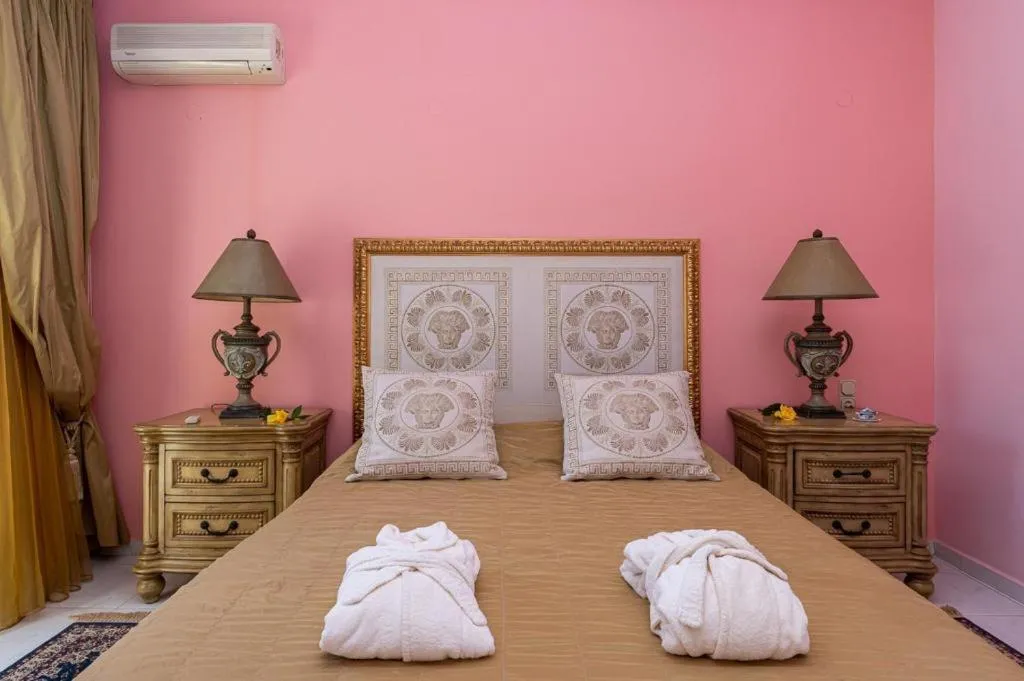 Rafkos Mansion with Private Pool and Amazing View