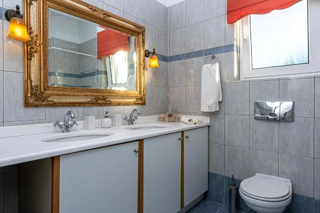 Rafkos Mansion with Private Pool and Amazing View