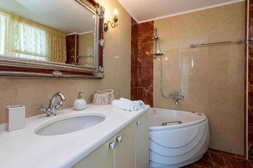 Rafkos Mansion with Private Pool and Amazing View