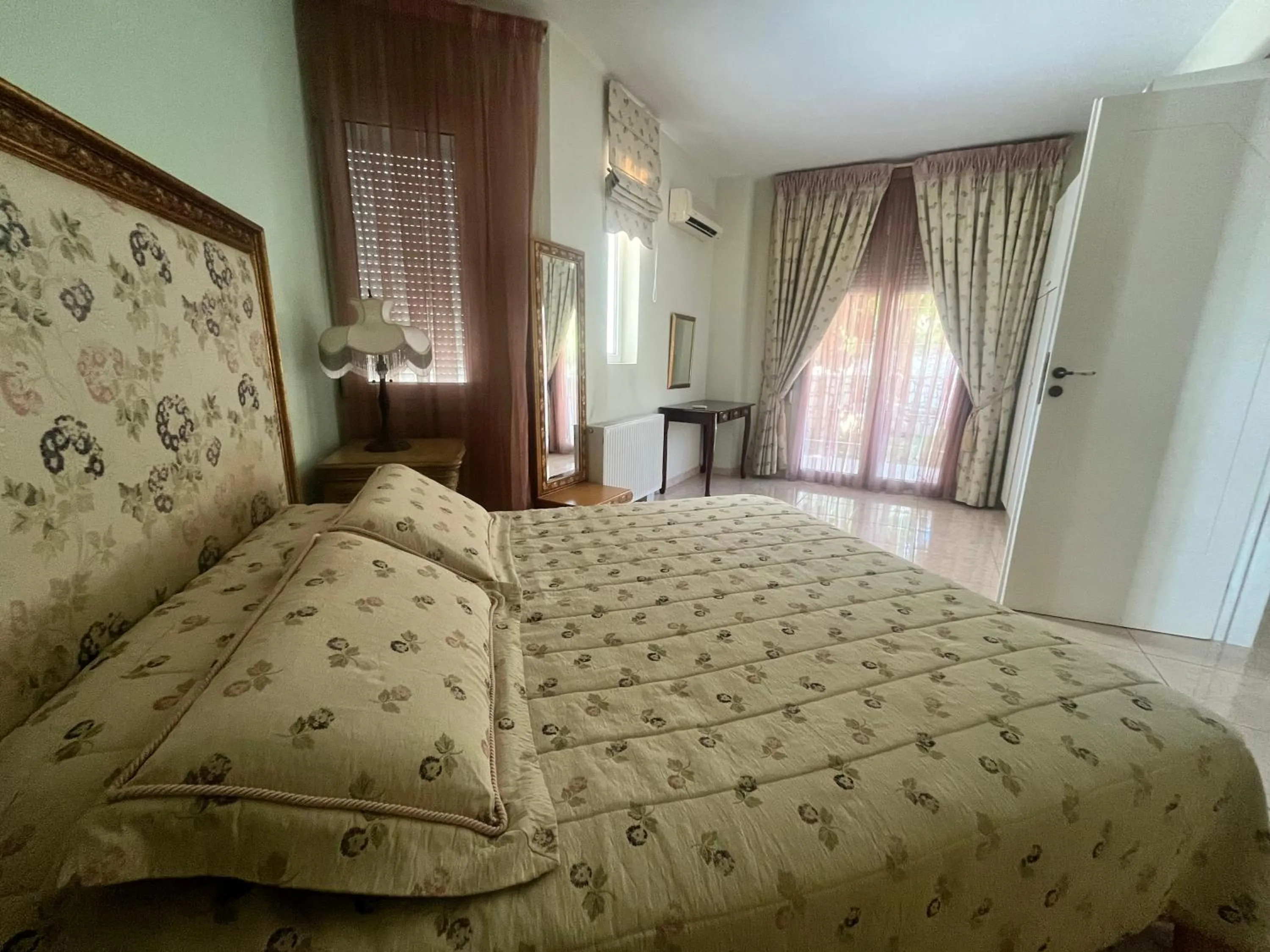 Rafkos Mansion with Private Pool and Amazing View