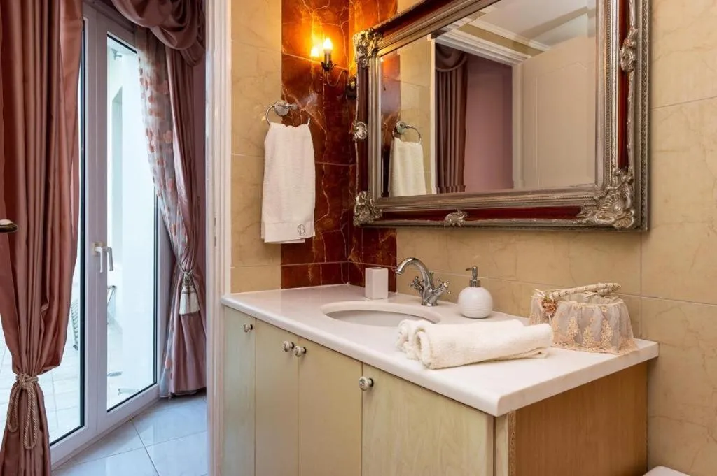 Rafkos Mansion with Private Pool and Amazing View