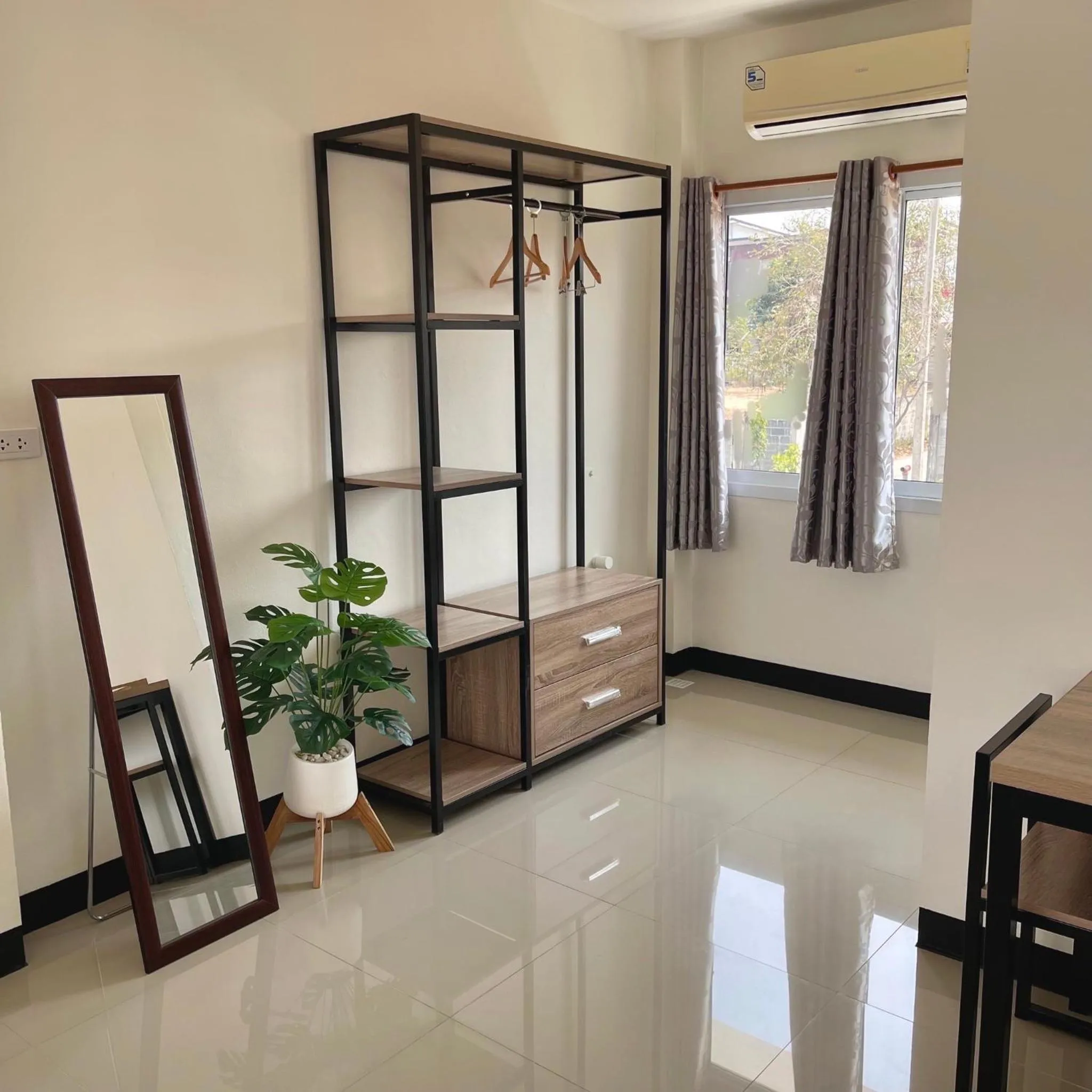 Living room in Ivory House Sriracha