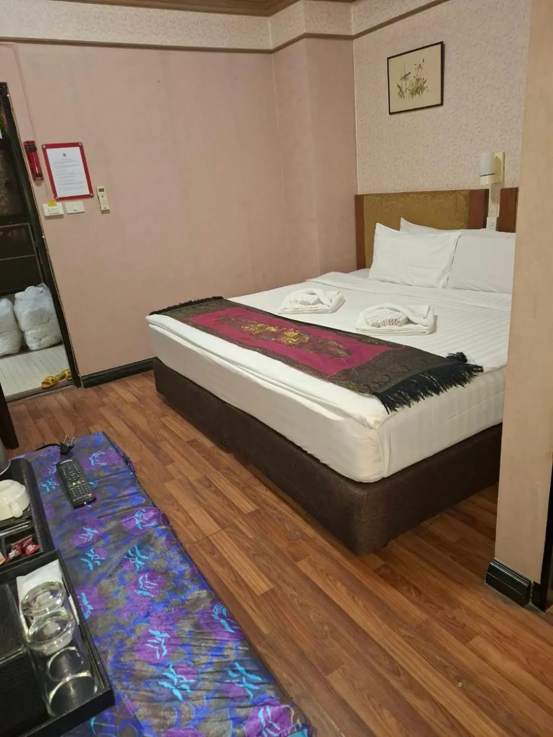 Bed in Hotel De Khuvieng