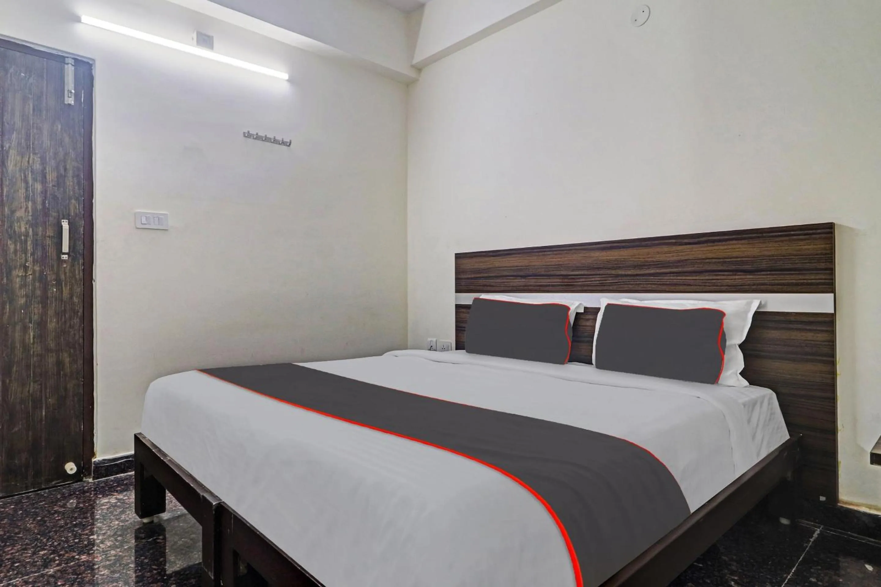 Bedroom, Bed in Collection O SS Metro Ritz