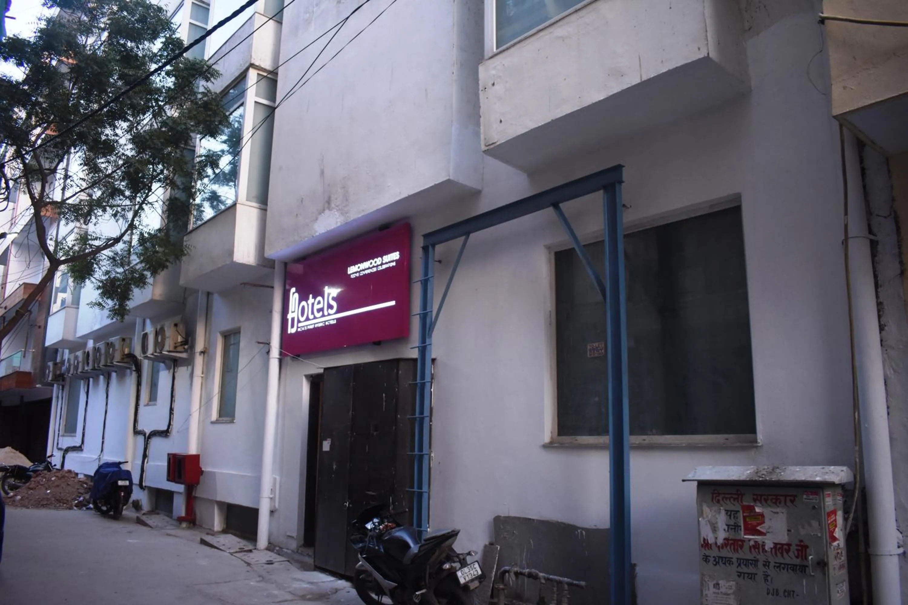 Property building in Lemonwood Suites by F9 Hotels - Trivoli Garden Chhatarpur