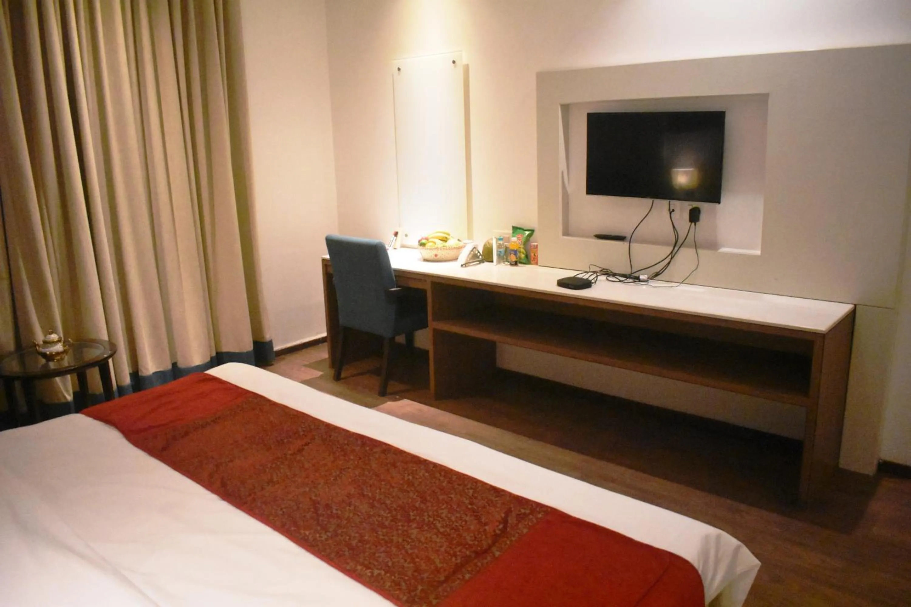 Bed, TV/Entertainment Center in Lemonwood Suites by F9 Hotels - Trivoli Garden Chhatarpur