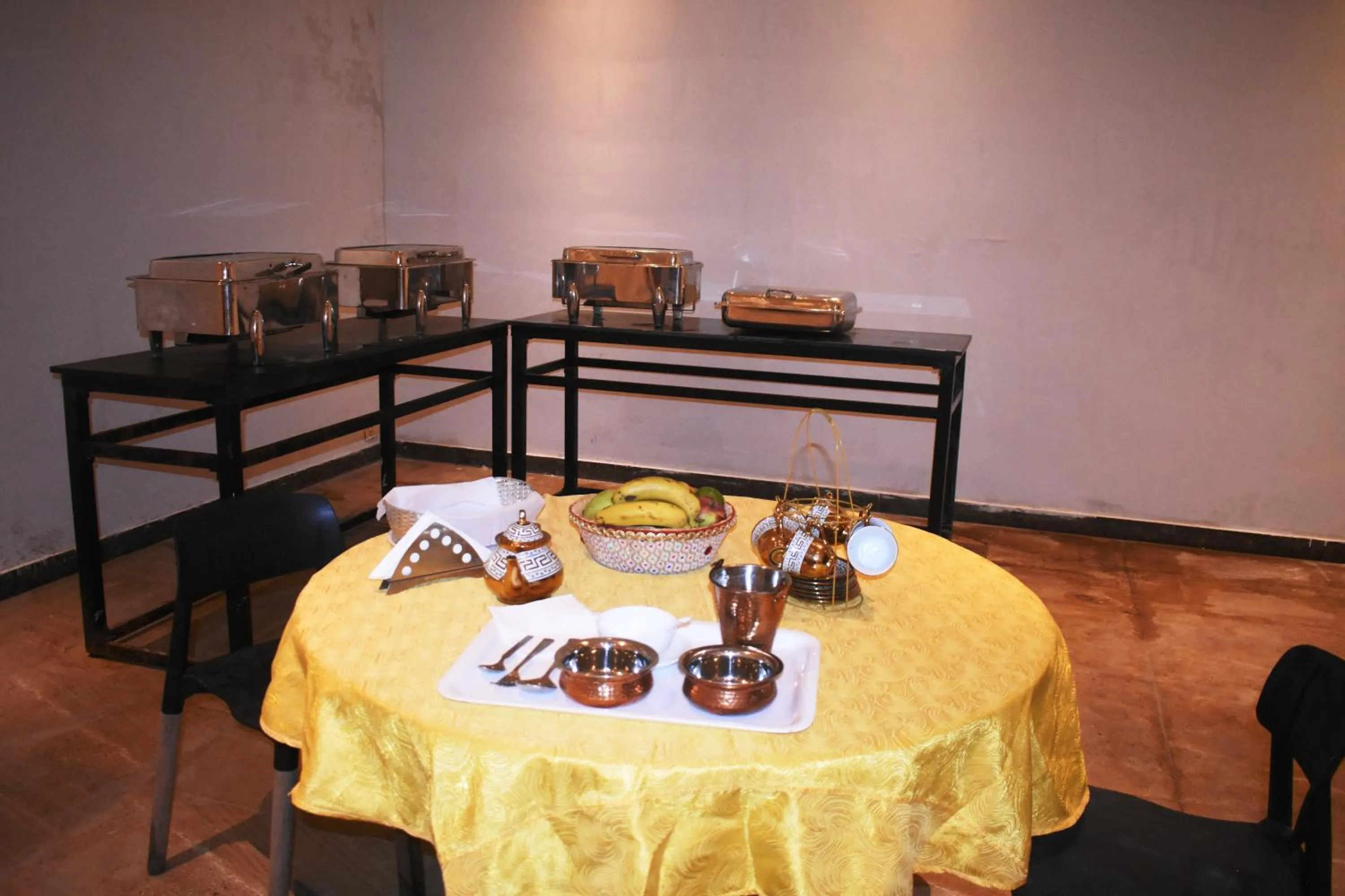 Restaurant/places to eat in Lemonwood Suites by F9 Hotels - Trivoli Garden Chhatarpur