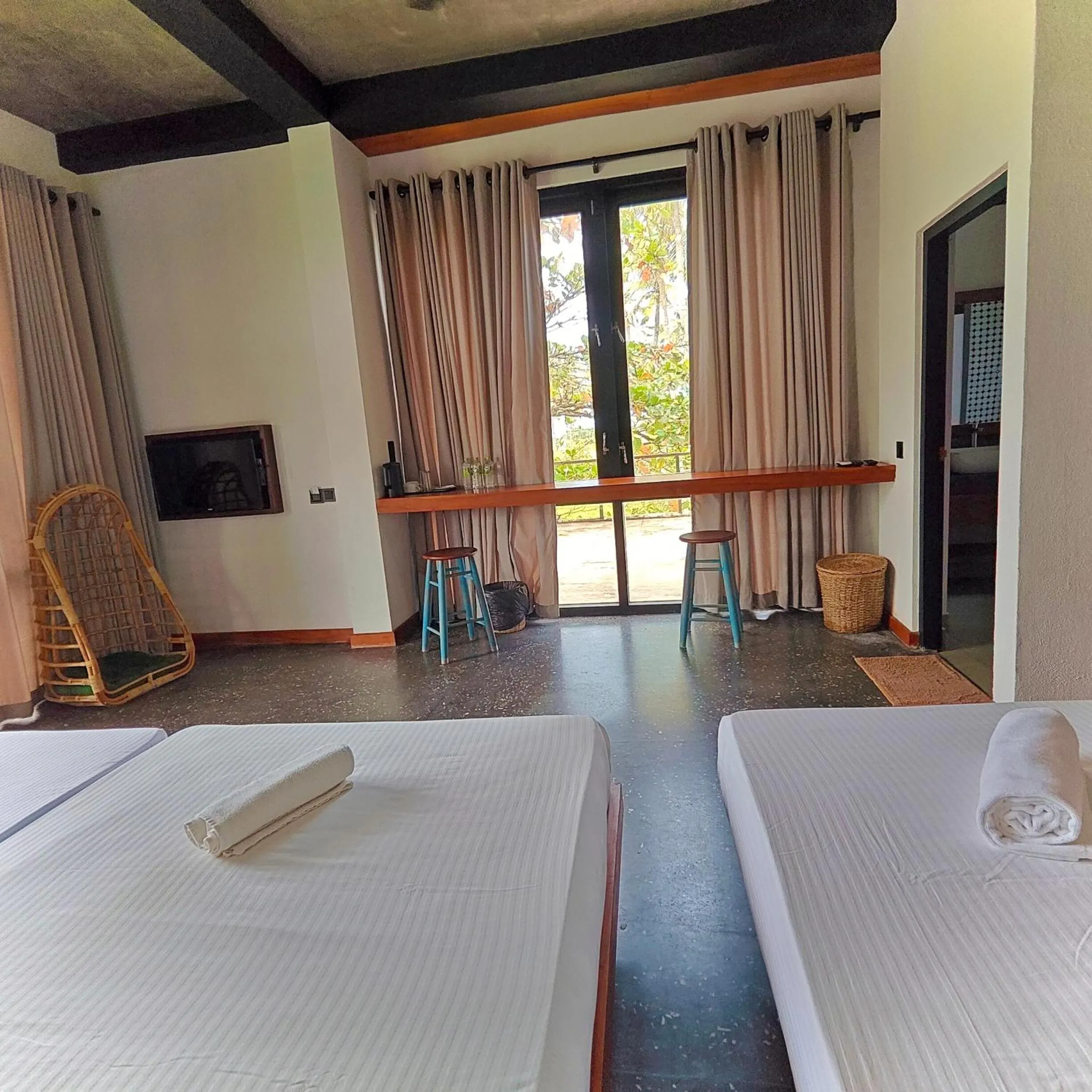 TV and multimedia, Bed in Mango Tree Villa Bentota