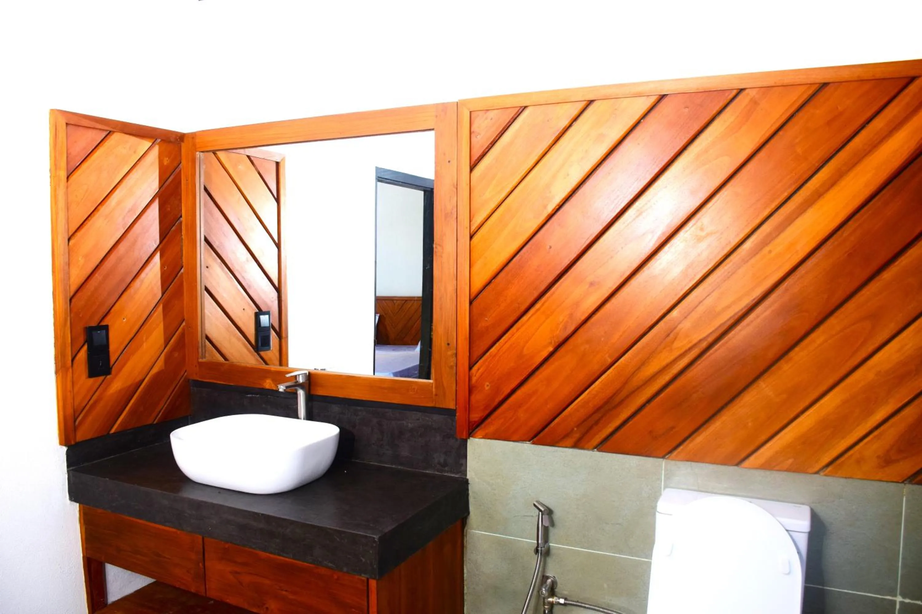 Toilet in Mango Tree Villa Bentota