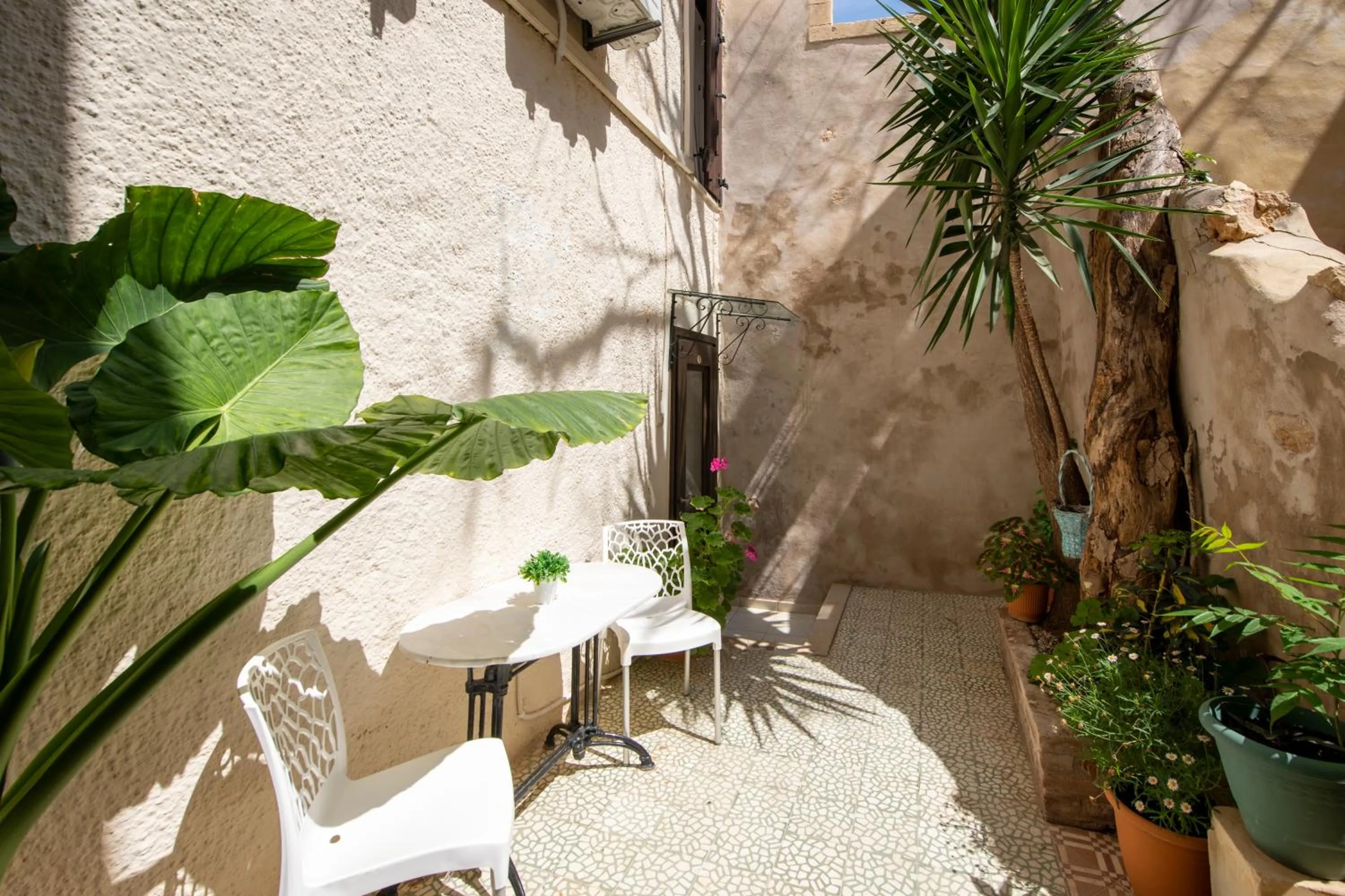 Location in Bozzali Deluxe Hotel