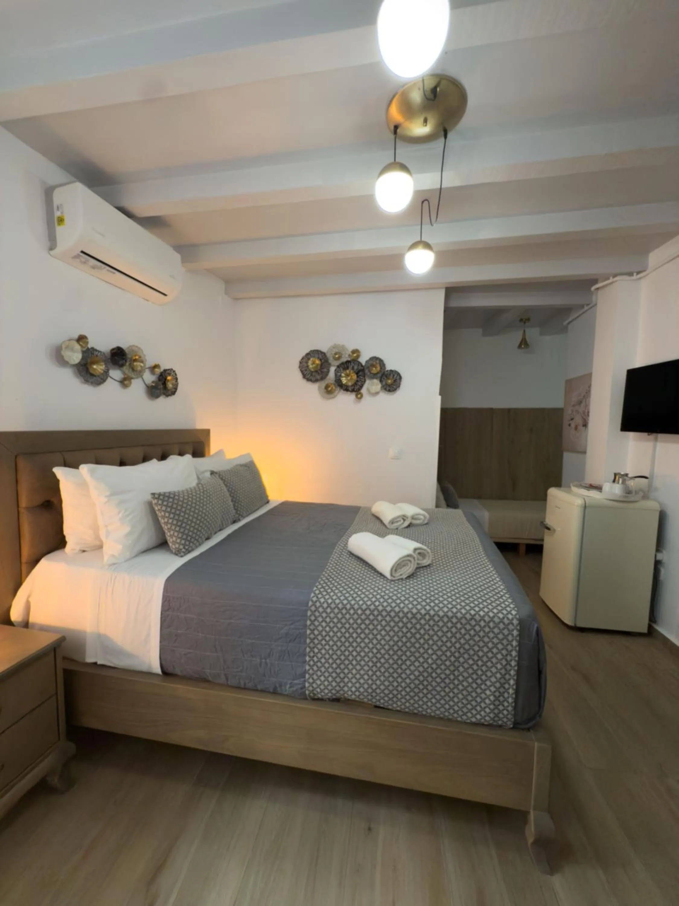 Bedroom, Bed in Bozzali Deluxe Hotel