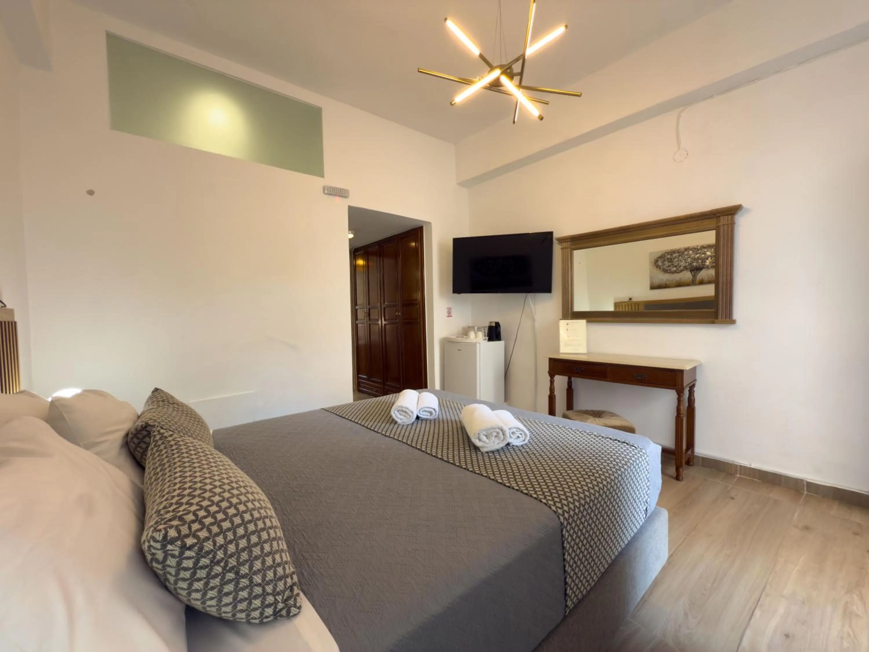 Bedroom, Bed in Bozzali Deluxe Hotel