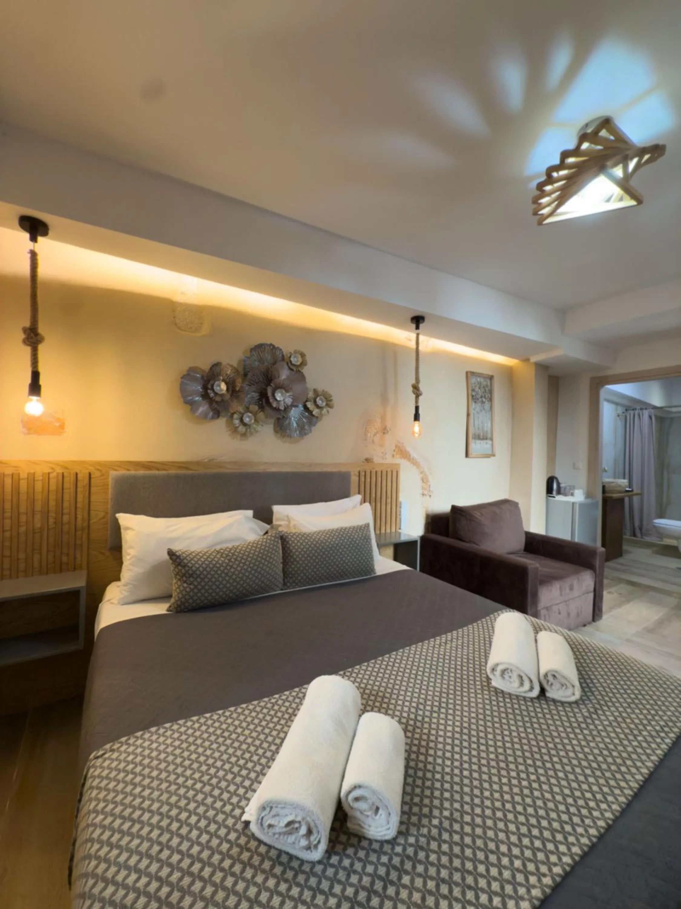 Seating area, Bed in Bozzali Deluxe Hotel