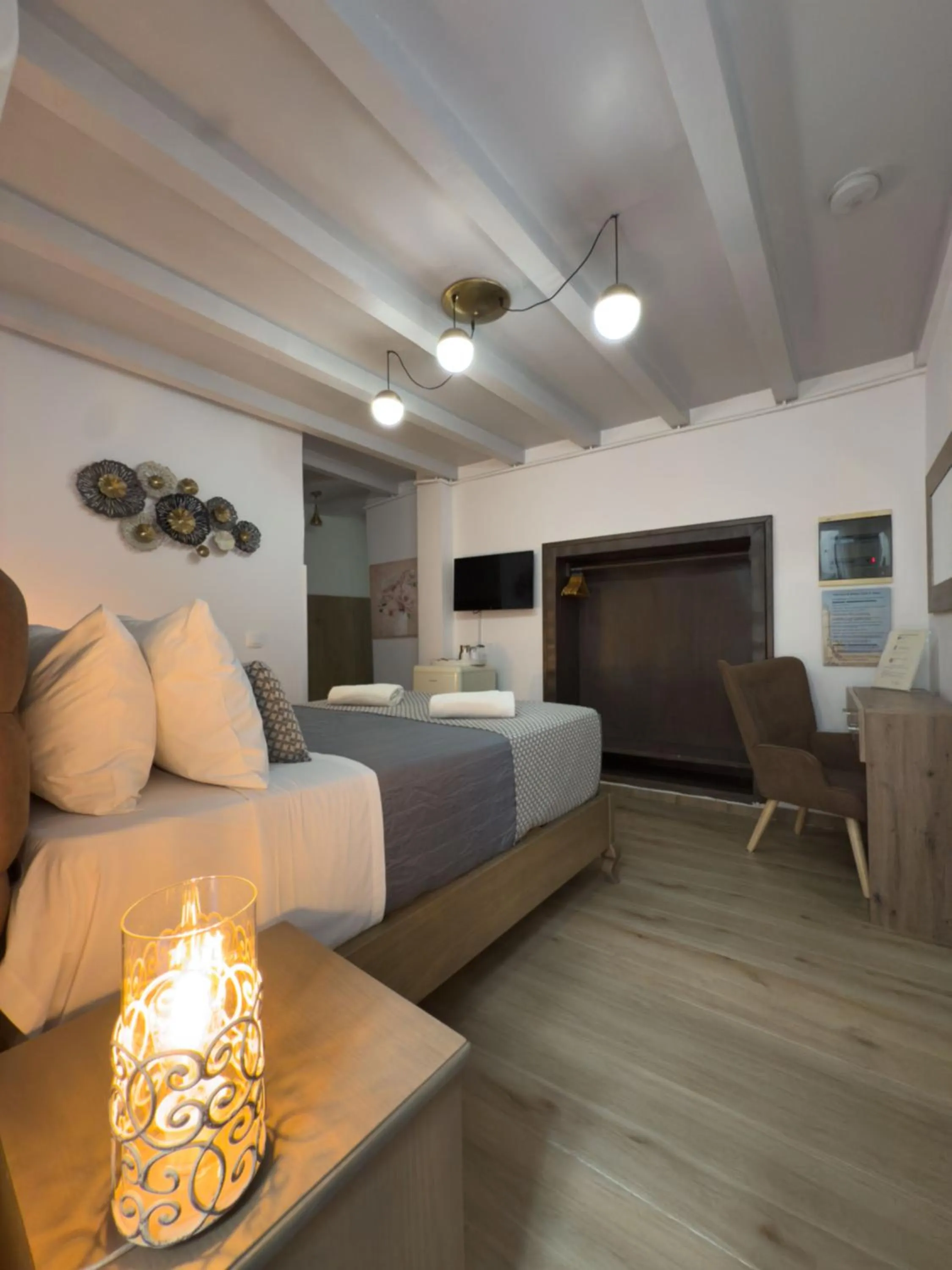 Bedroom, Bed in Bozzali Deluxe Hotel