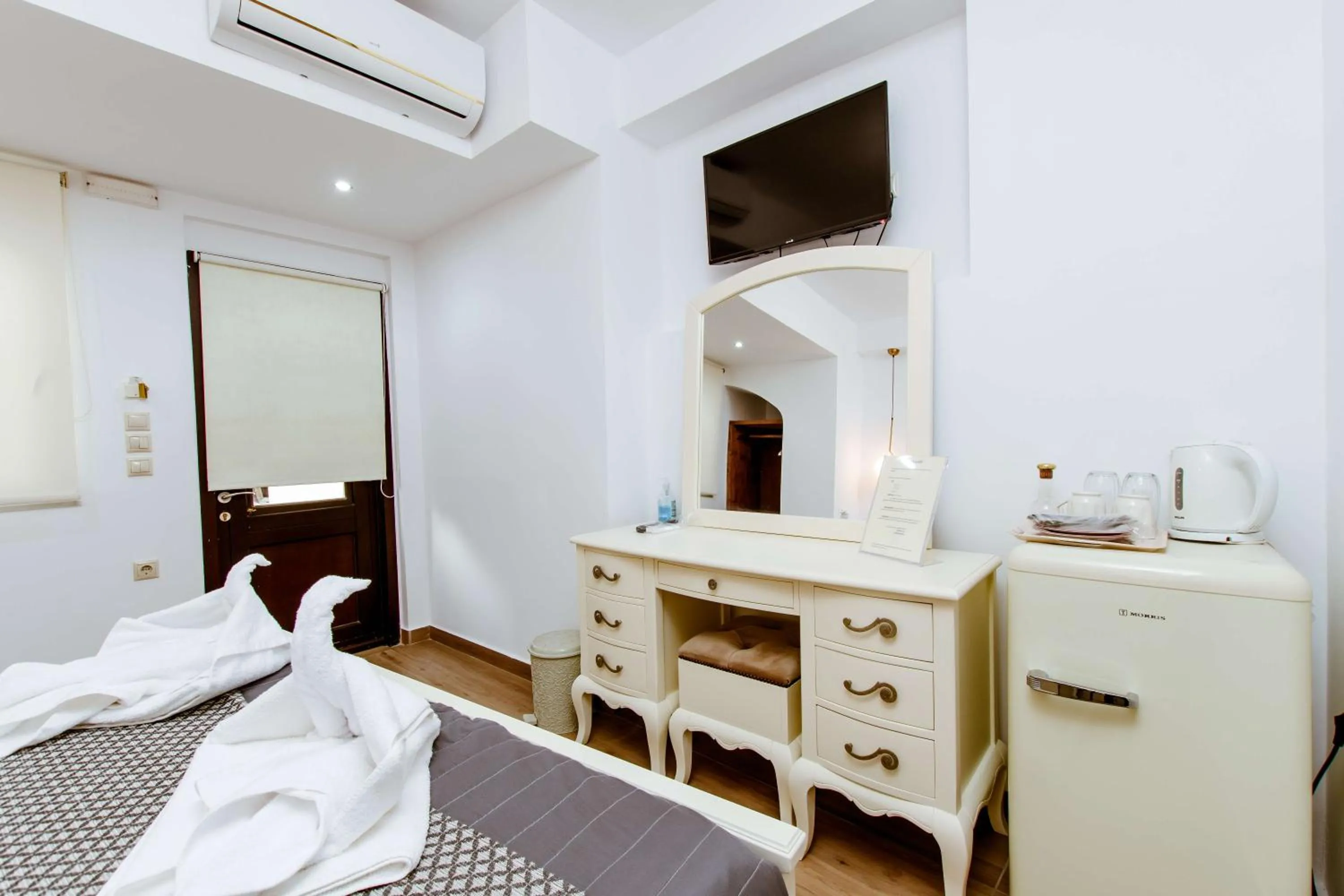 bunk bed, Bed in Bozzali Deluxe Hotel