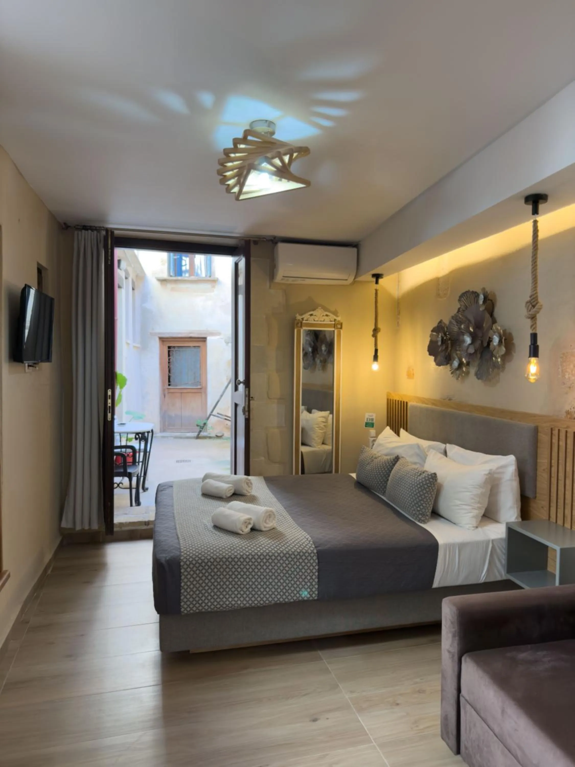 TV and multimedia, Bed in Bozzali Deluxe Hotel