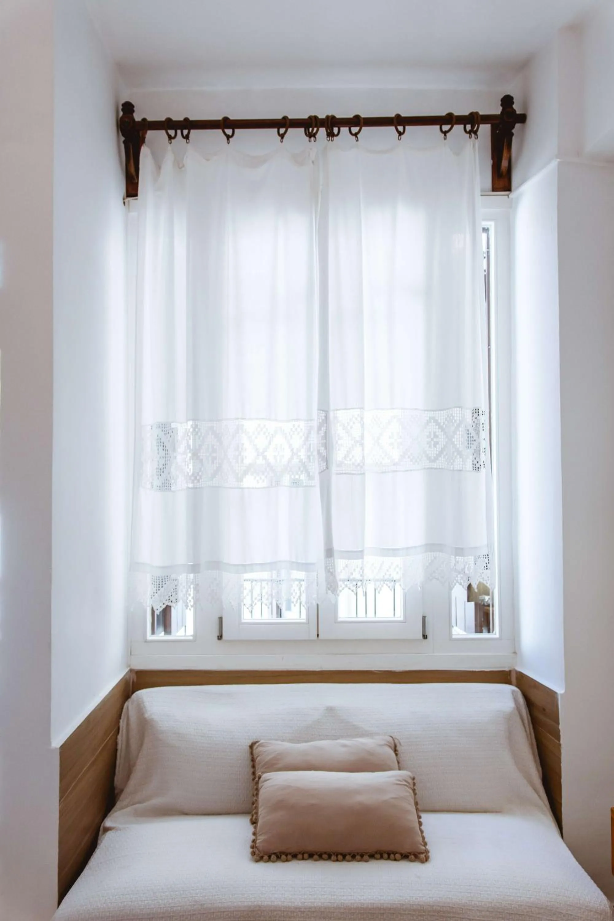 Living room, Bed in Bozzali Deluxe Hotel