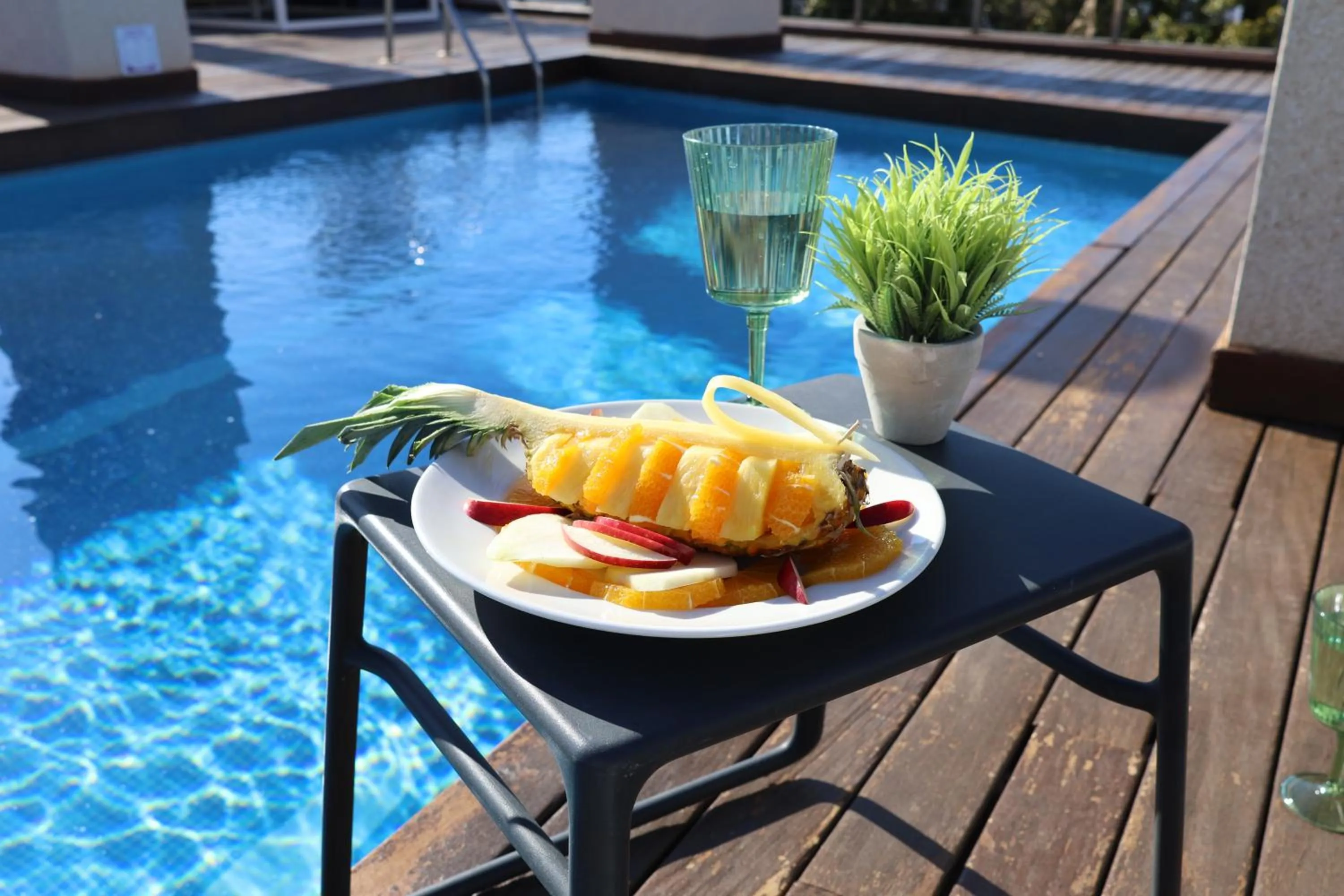 Swimming pool in Port Eugeni