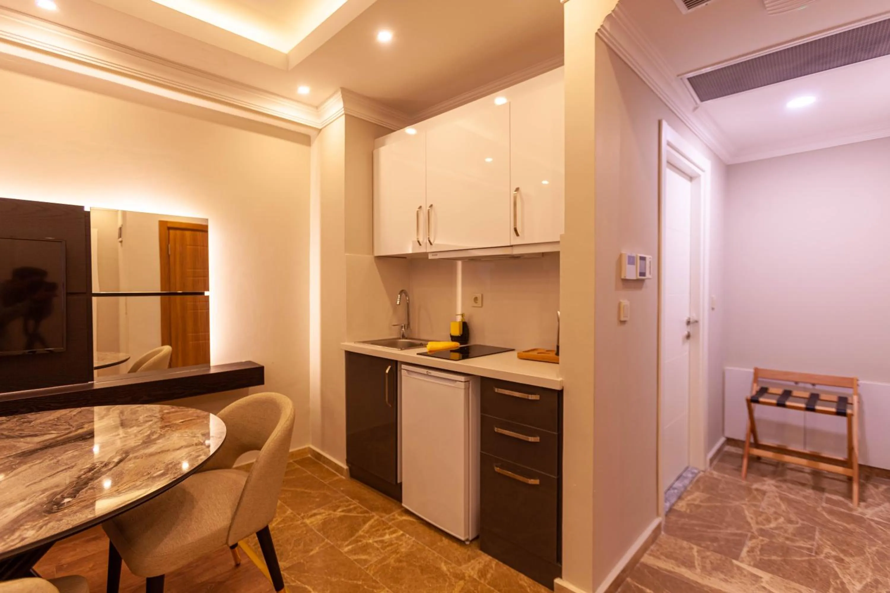 Kitchen or kitchenette in Lilium Luxury Suites