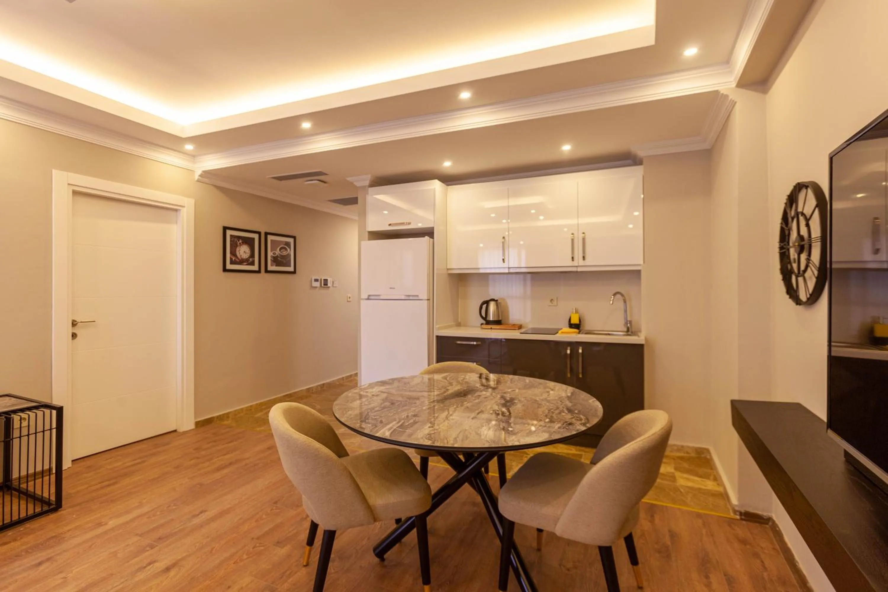 TV and multimedia in Lilium Luxury Suites