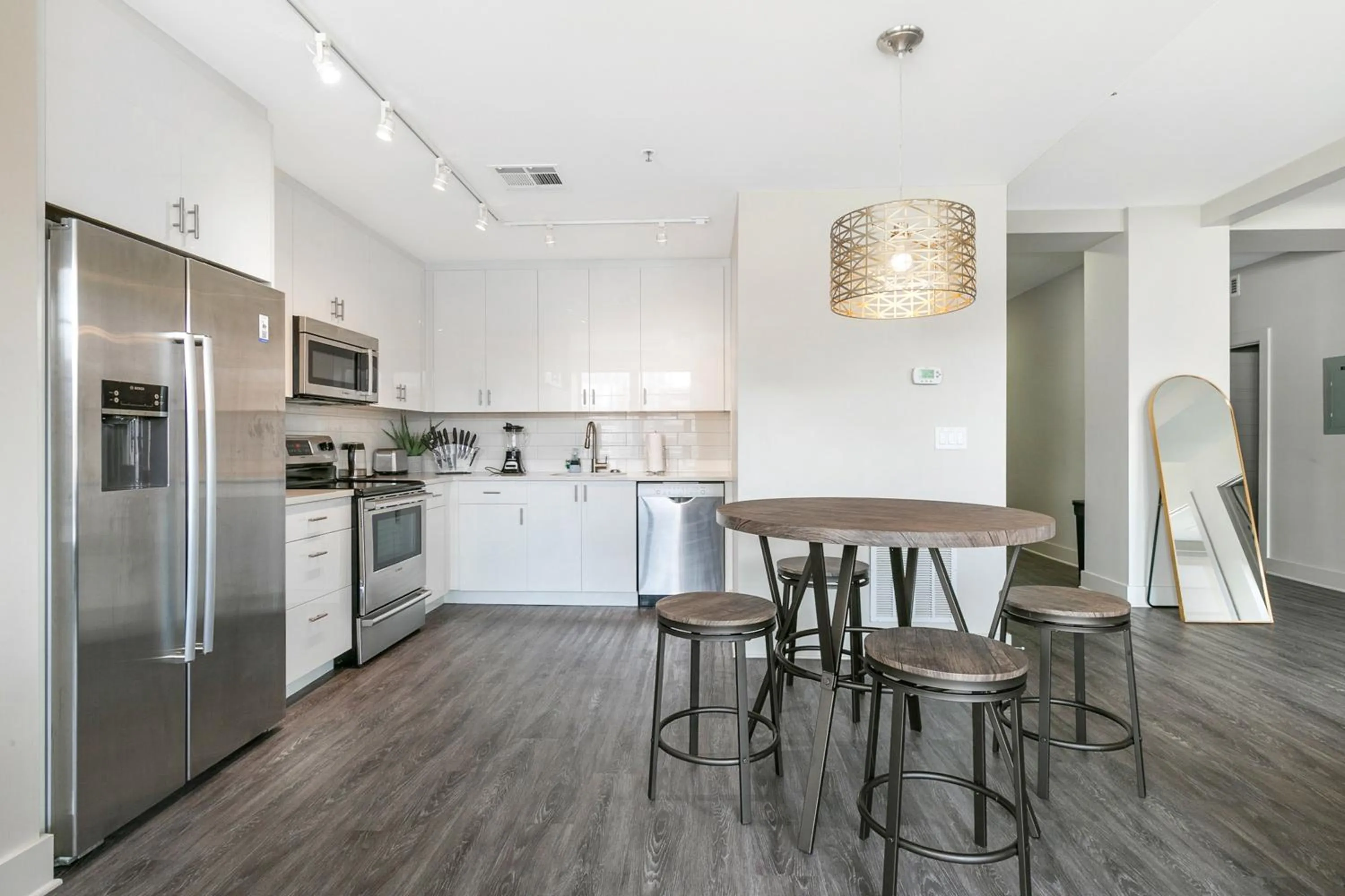 Kitchen or kitchenette in Spacious 4BR Luxury Condo Steps to French Quarter