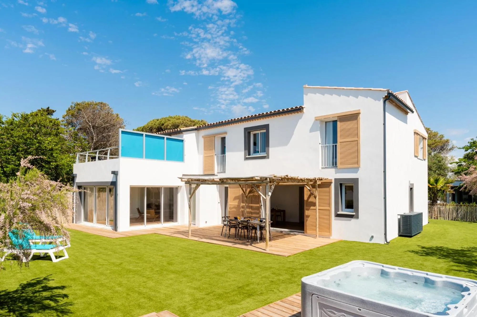 Property building in Mas Julia