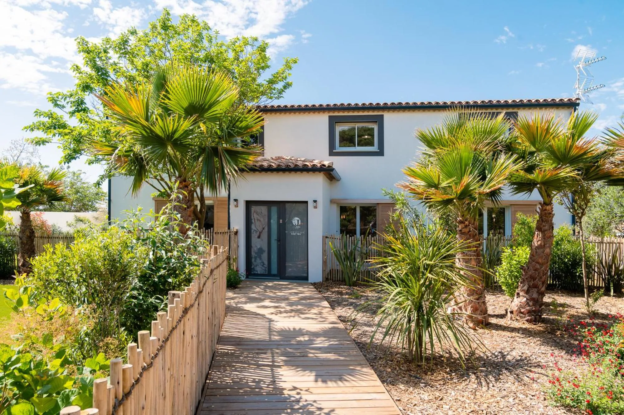 Property building in Mas Julia