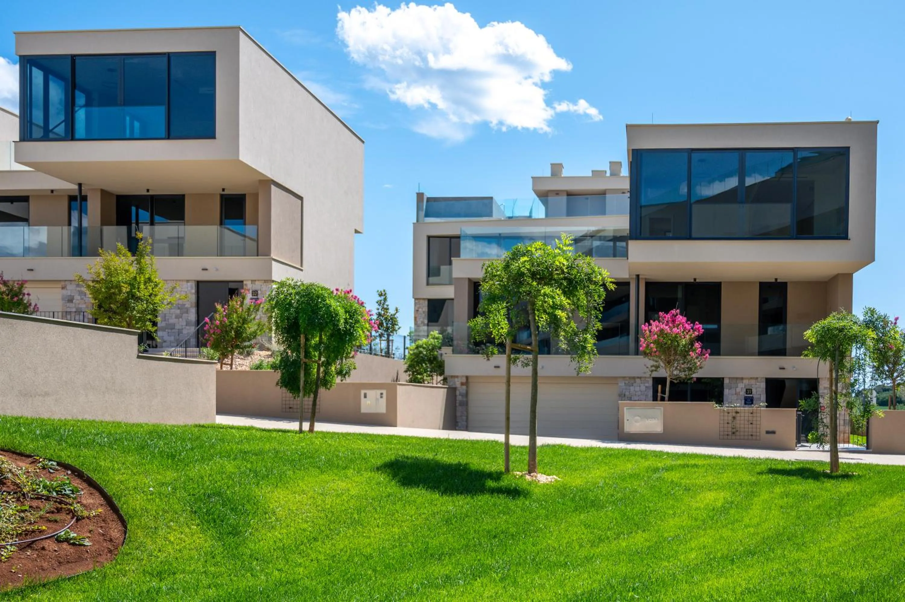 Area and facilities in Petram Resort & Residences