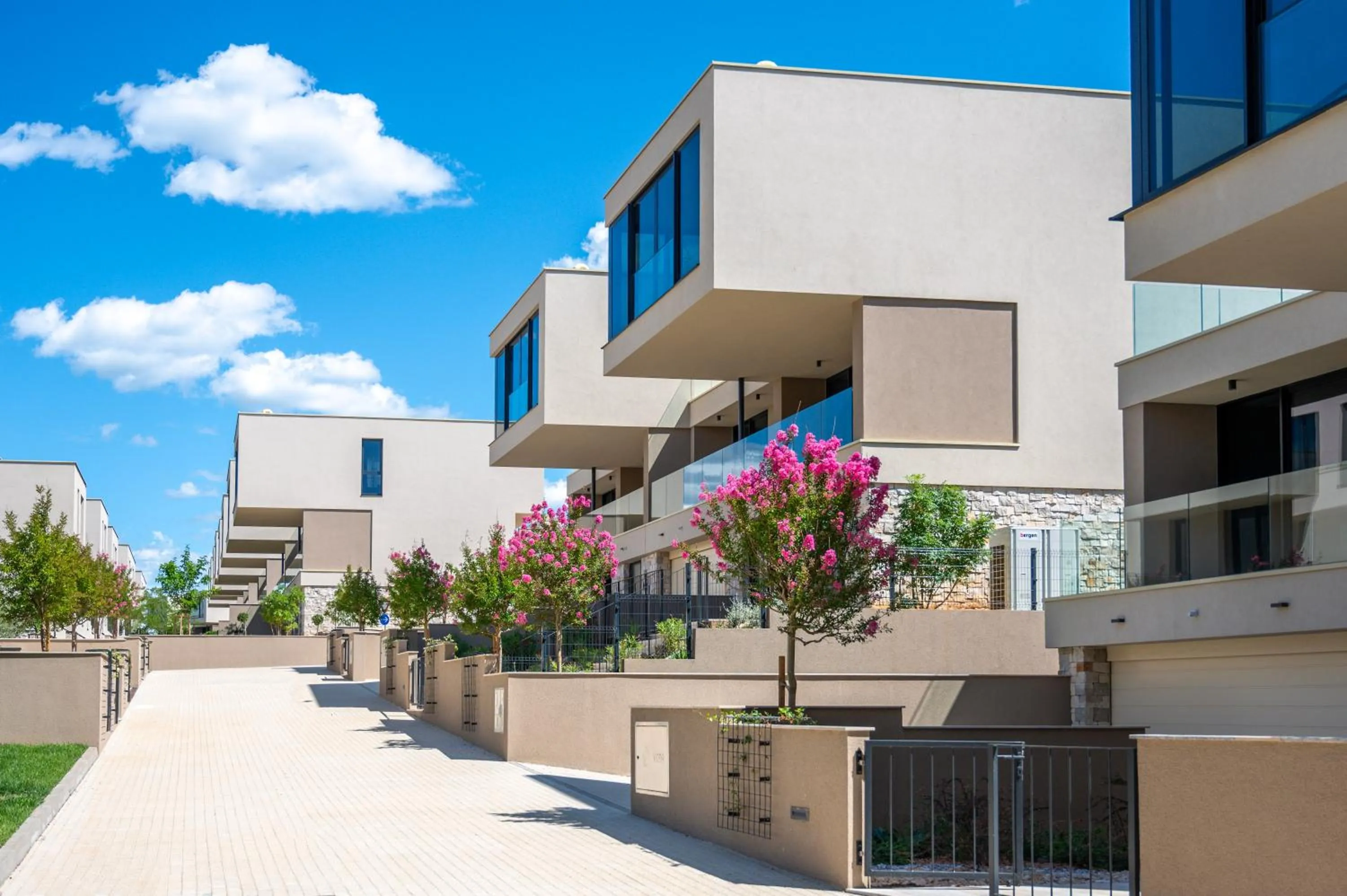 Area and facilities in Petram Resort & Residences