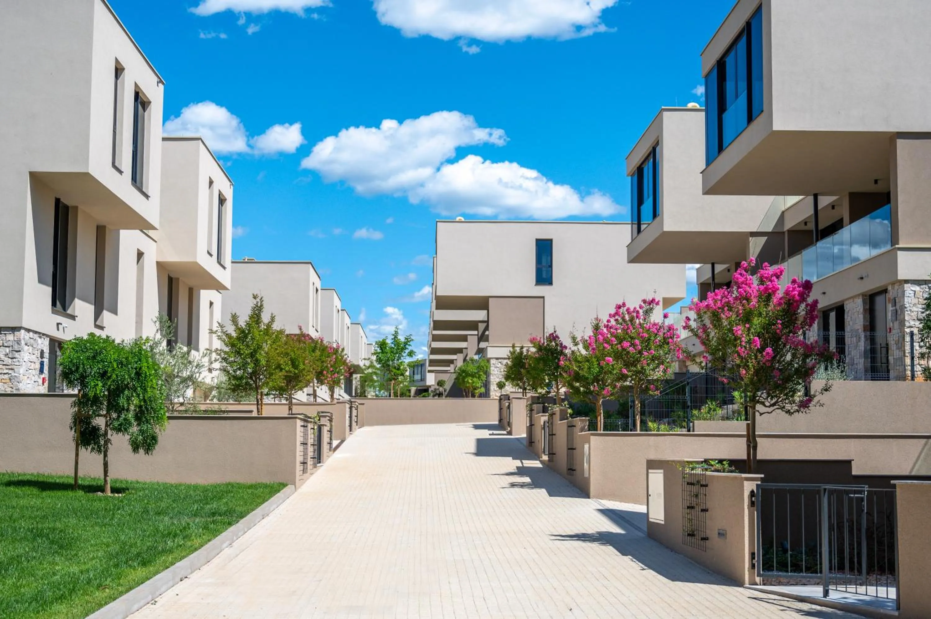 Area and facilities in Petram Resort & Residences