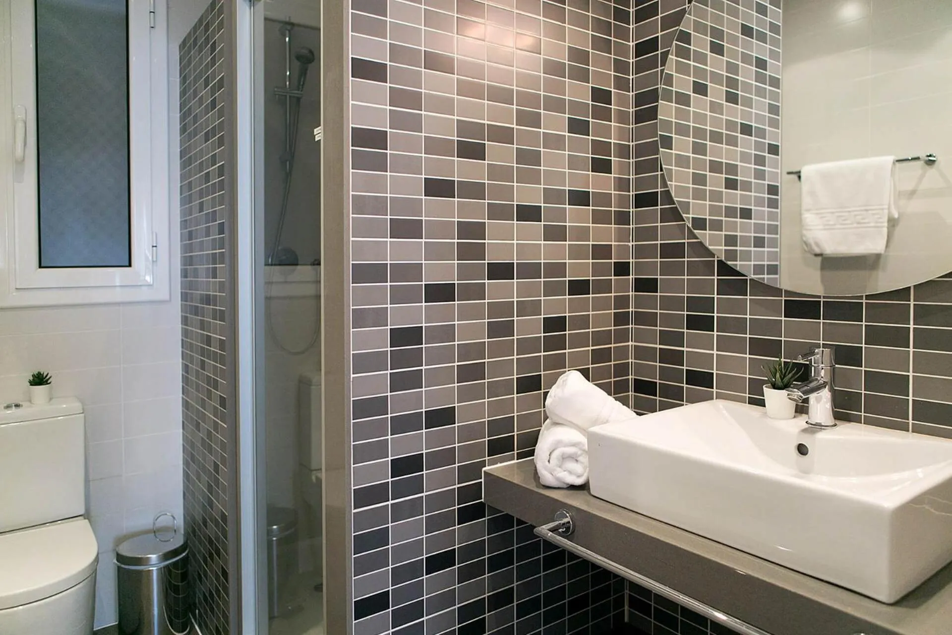 Exterior Twin Room with Shared Bathroom in Blanc Guest House