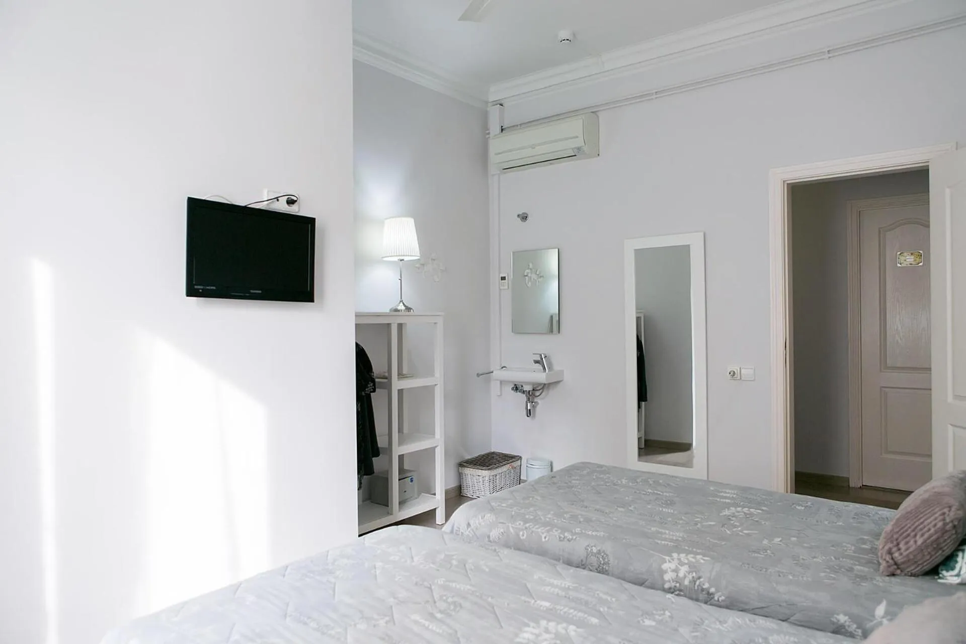 Photo of the whole room, Bed in Blanc Guest House