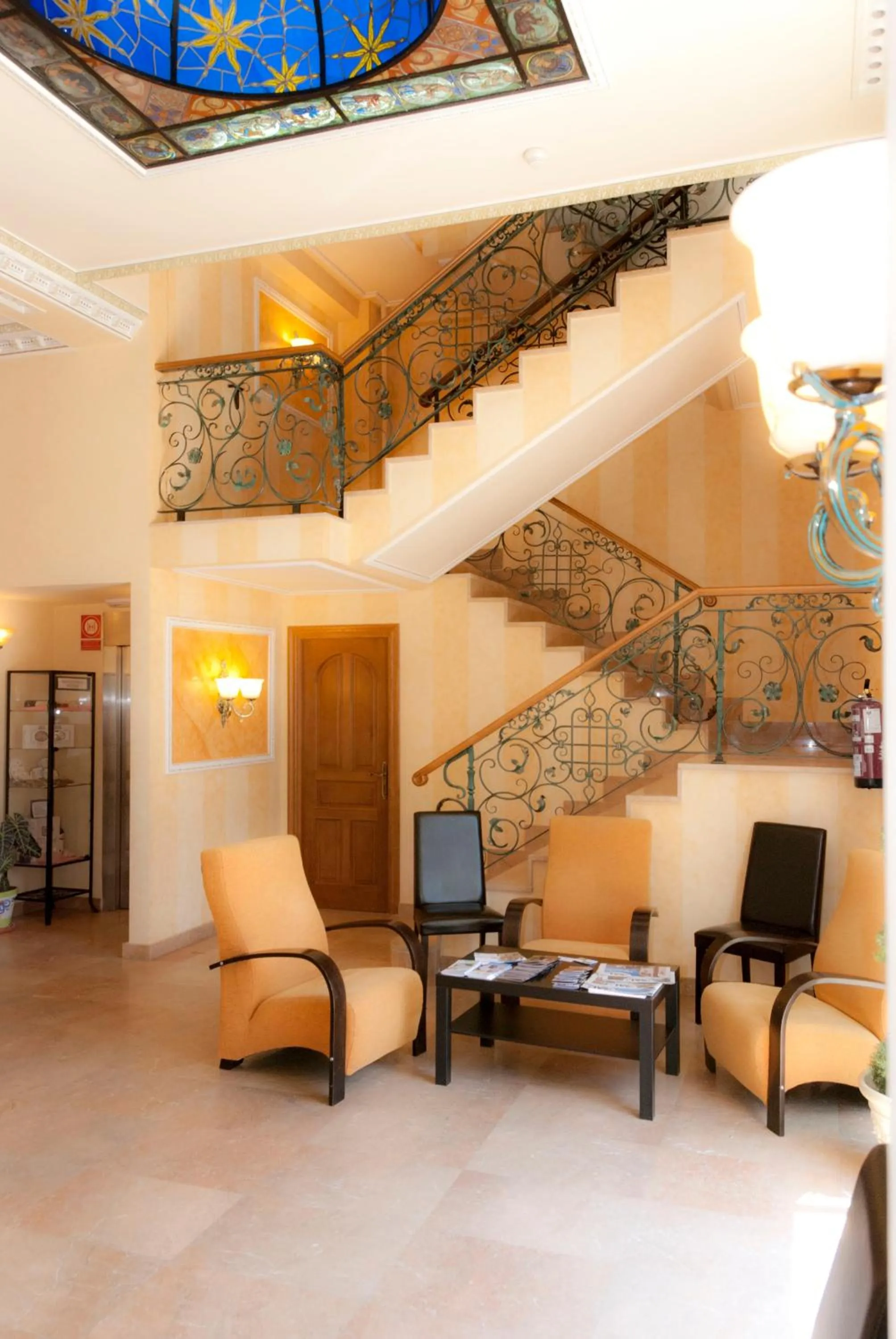 Lobby or reception in Abadía Burgos Camino Santiago